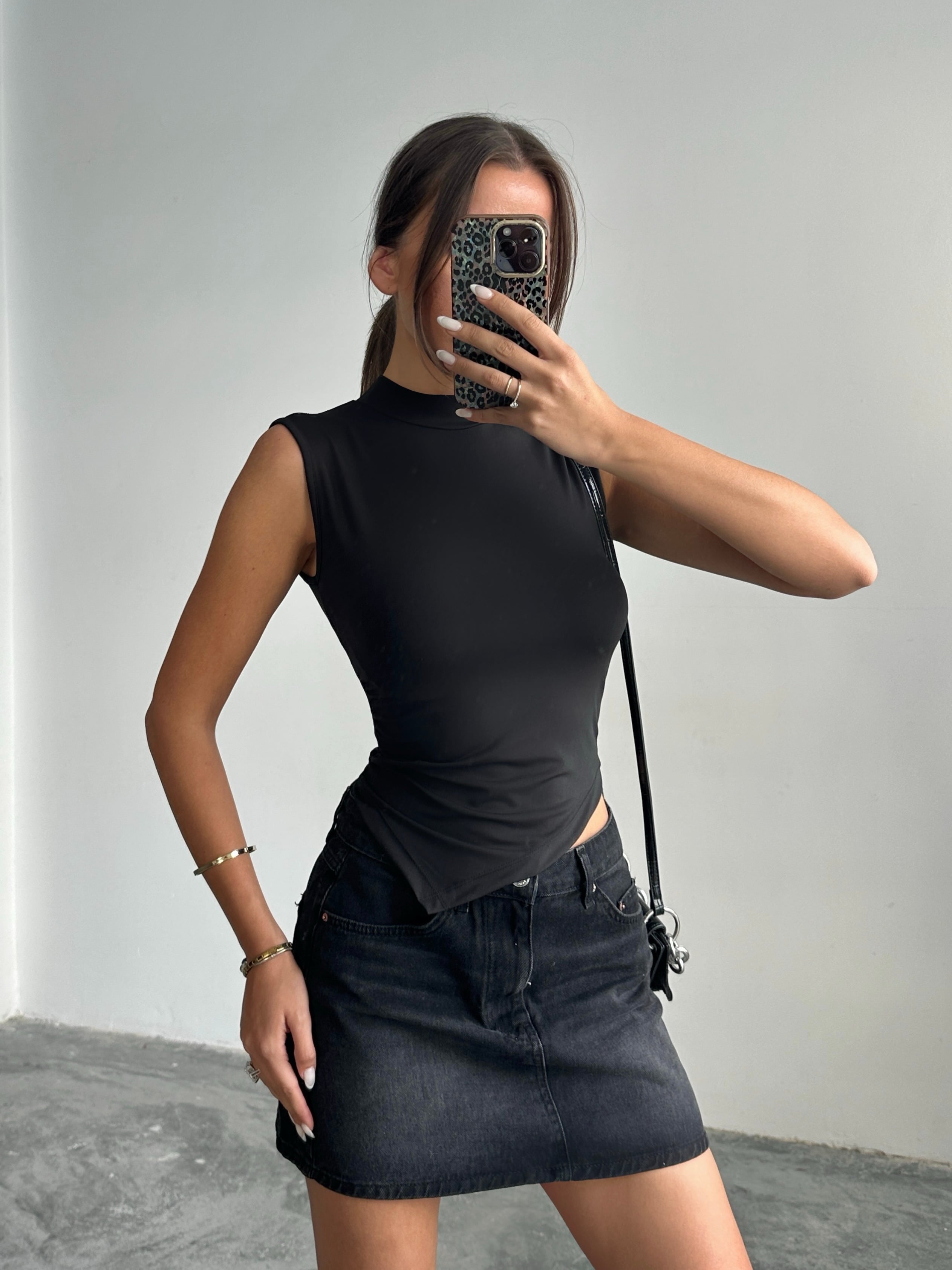 Yarım Balıkçı Asimetrik Bluz - Black