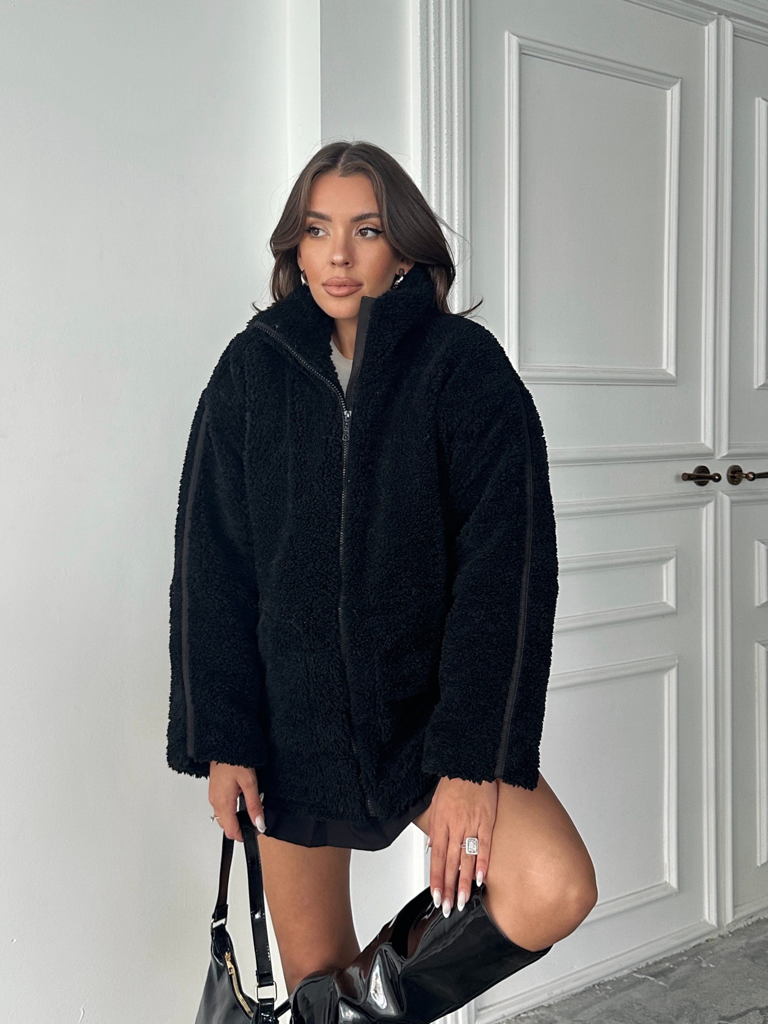İç Astarlı Oversize Peluş Mont  - Siyah