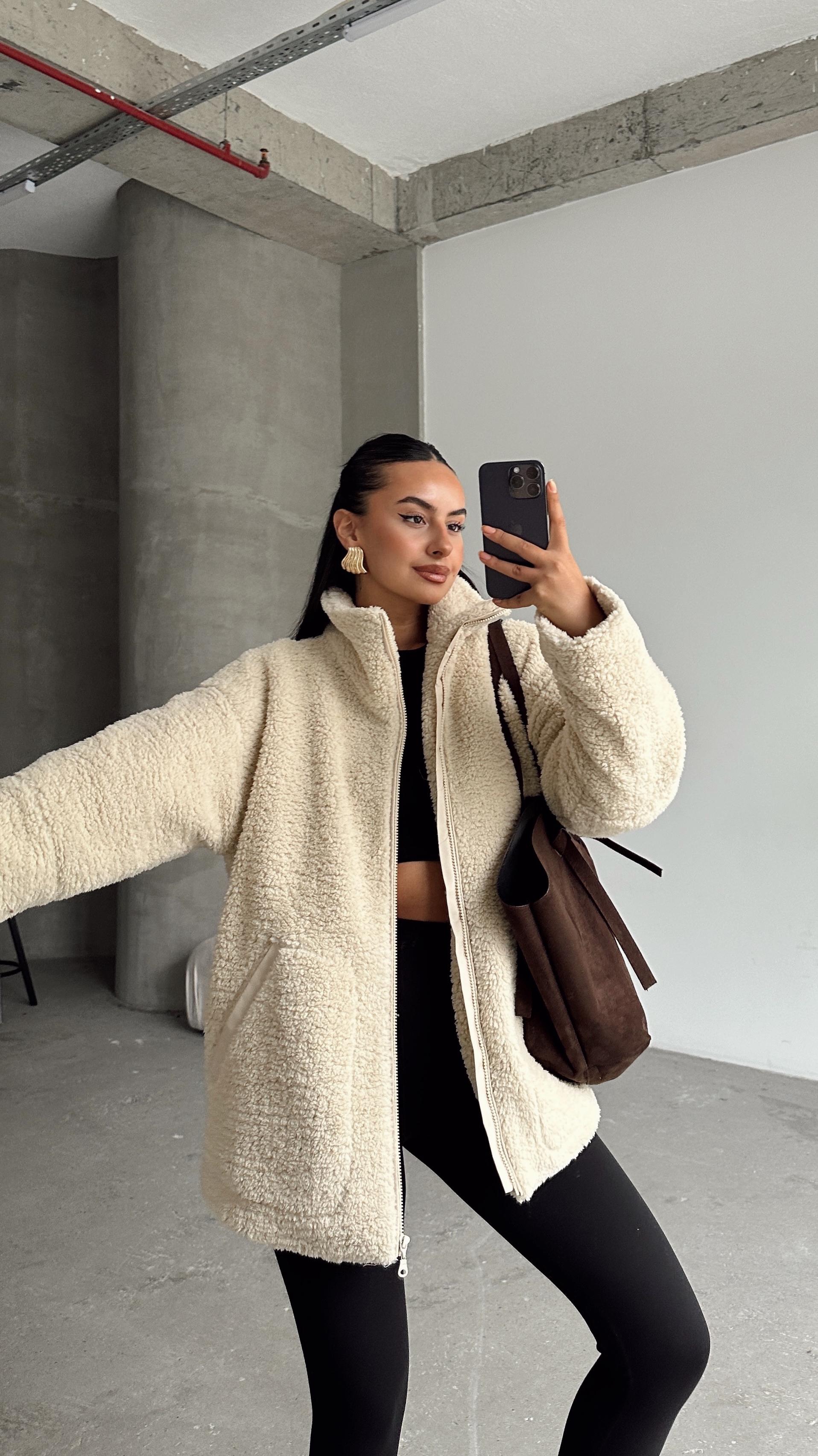 İç Astarlı Oversize Peluş Mont 