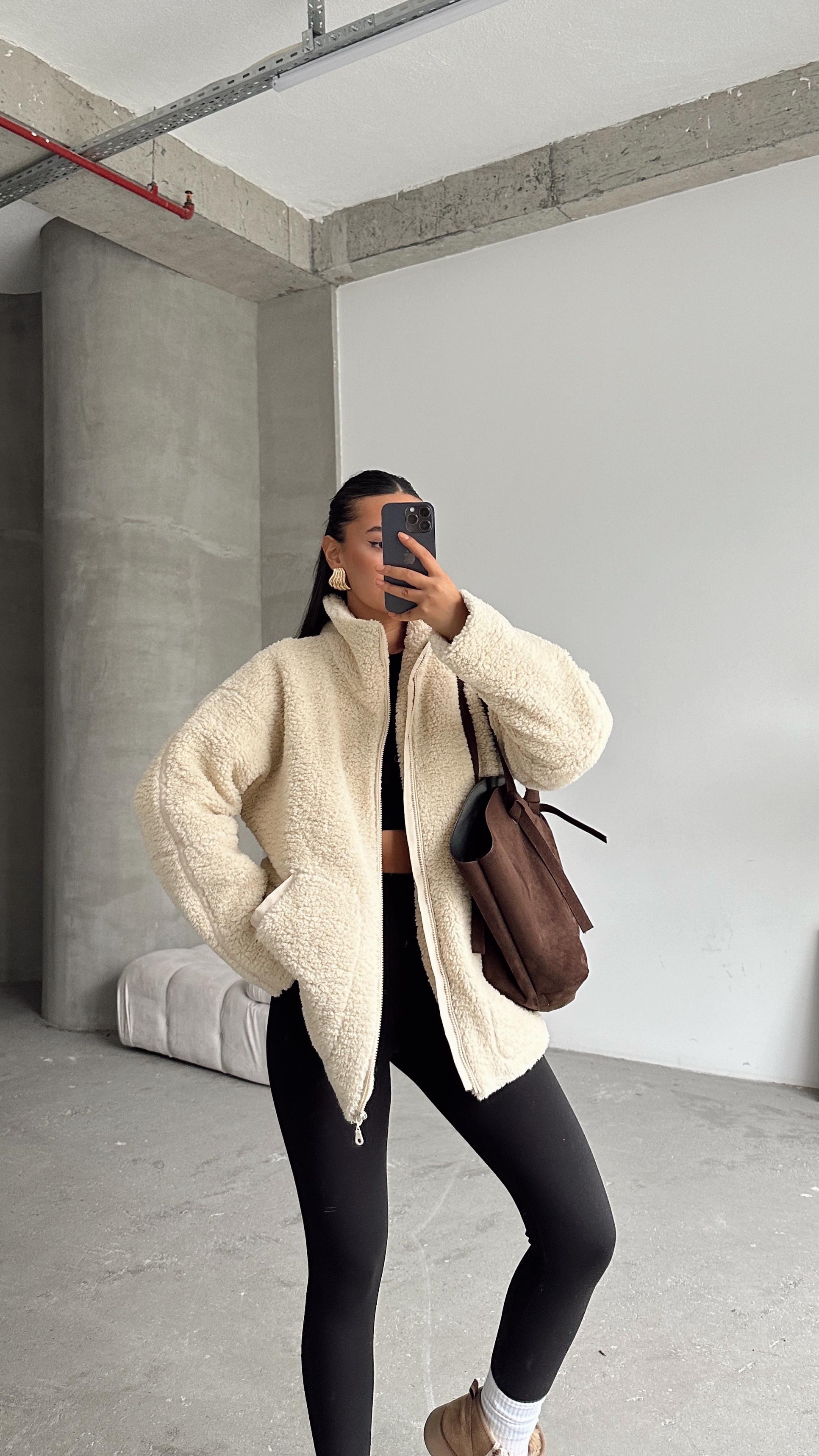 İç Astarlı Oversize Peluş Mont 