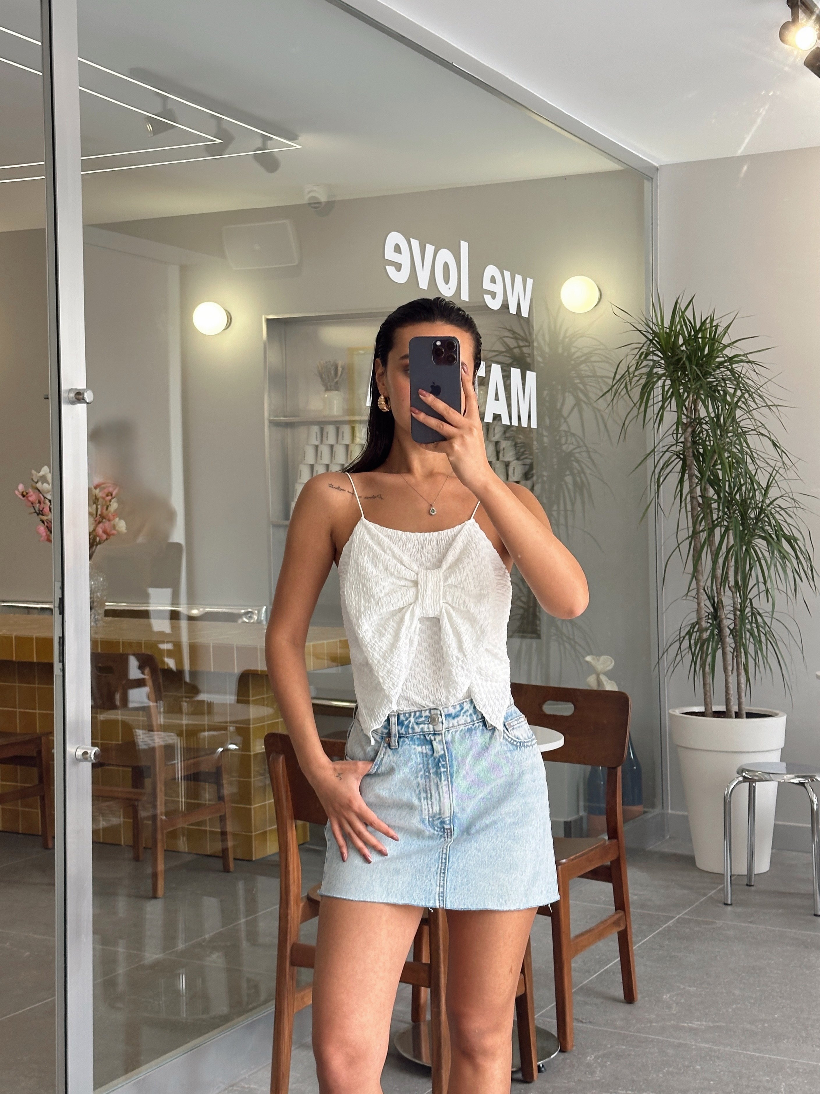 Fiyonk Detay Kabartma Crop - Beyaz