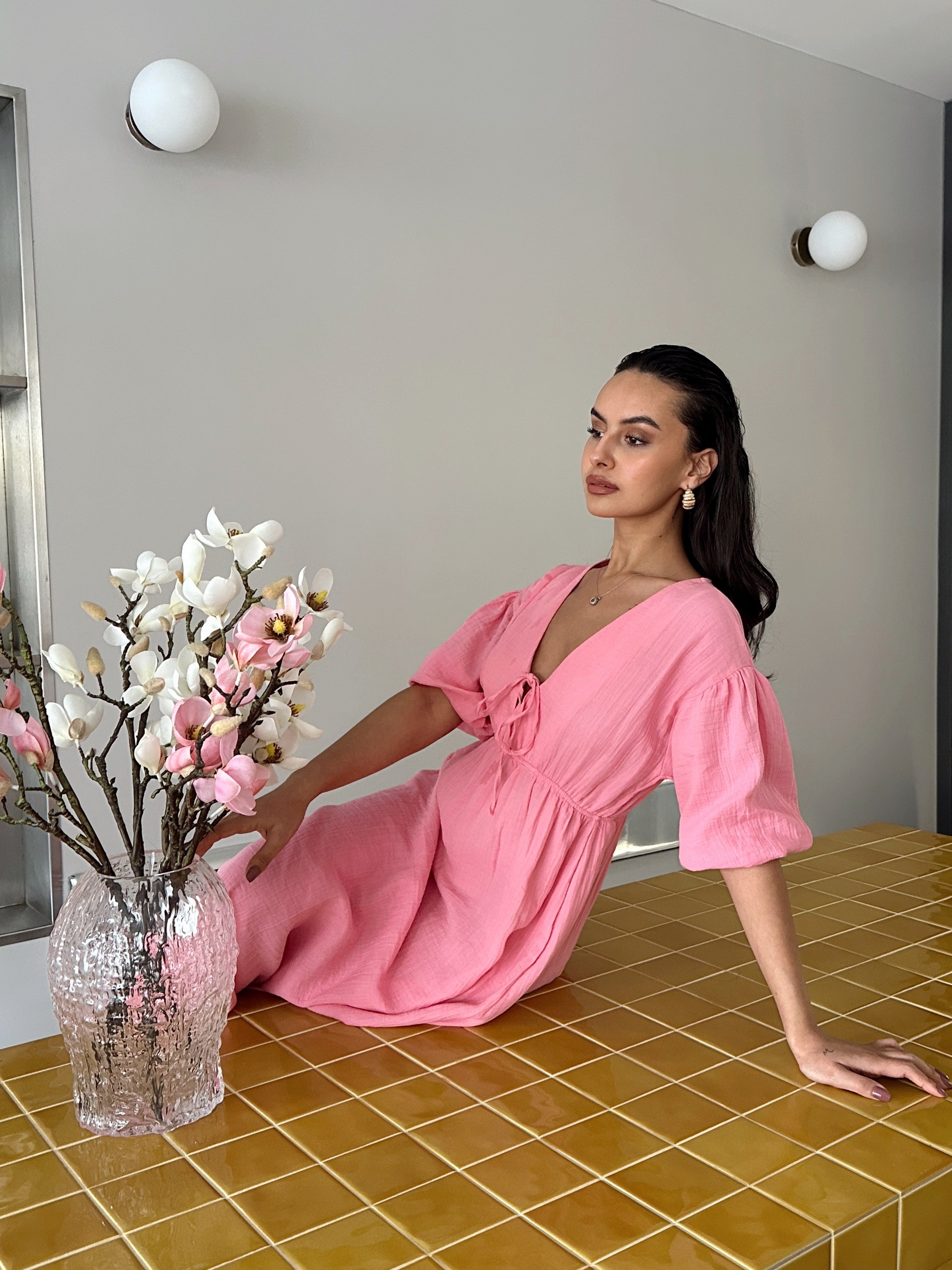 V Yaka Müslin Elbise - Pembe