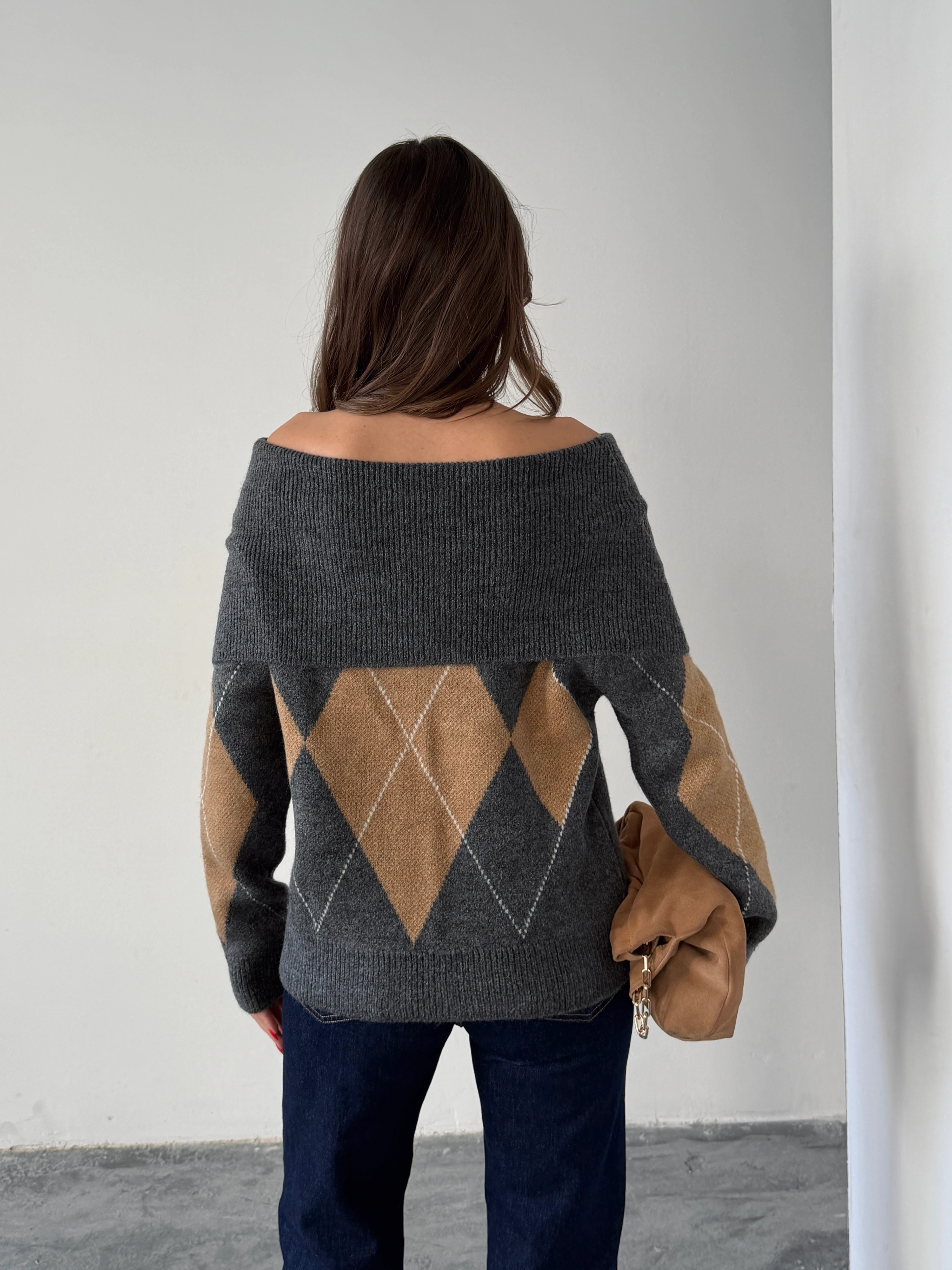 Baklavalı Madonna Yaka Kazak - Füme