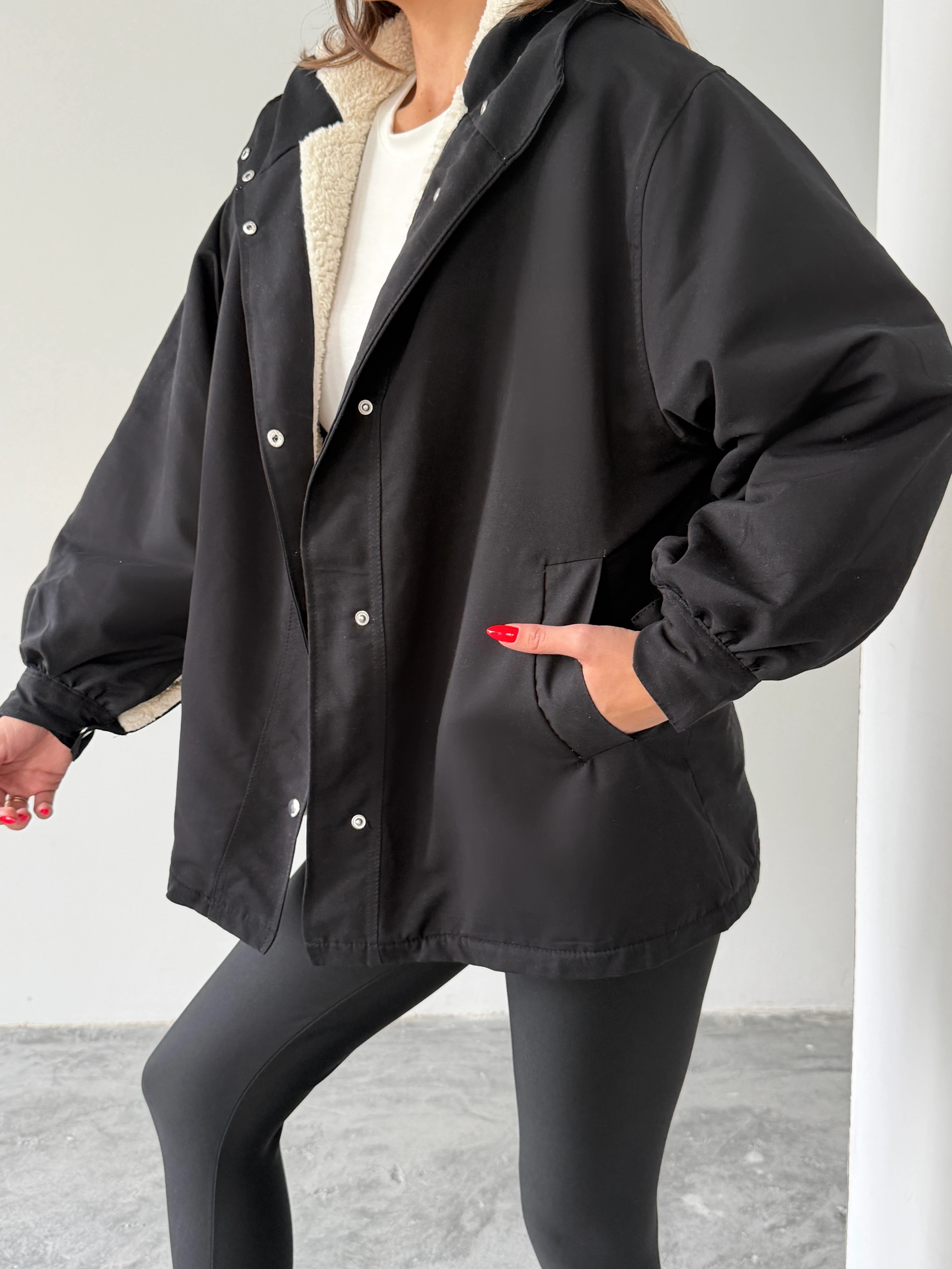 Kapüşonlu İçi Peluş Mont