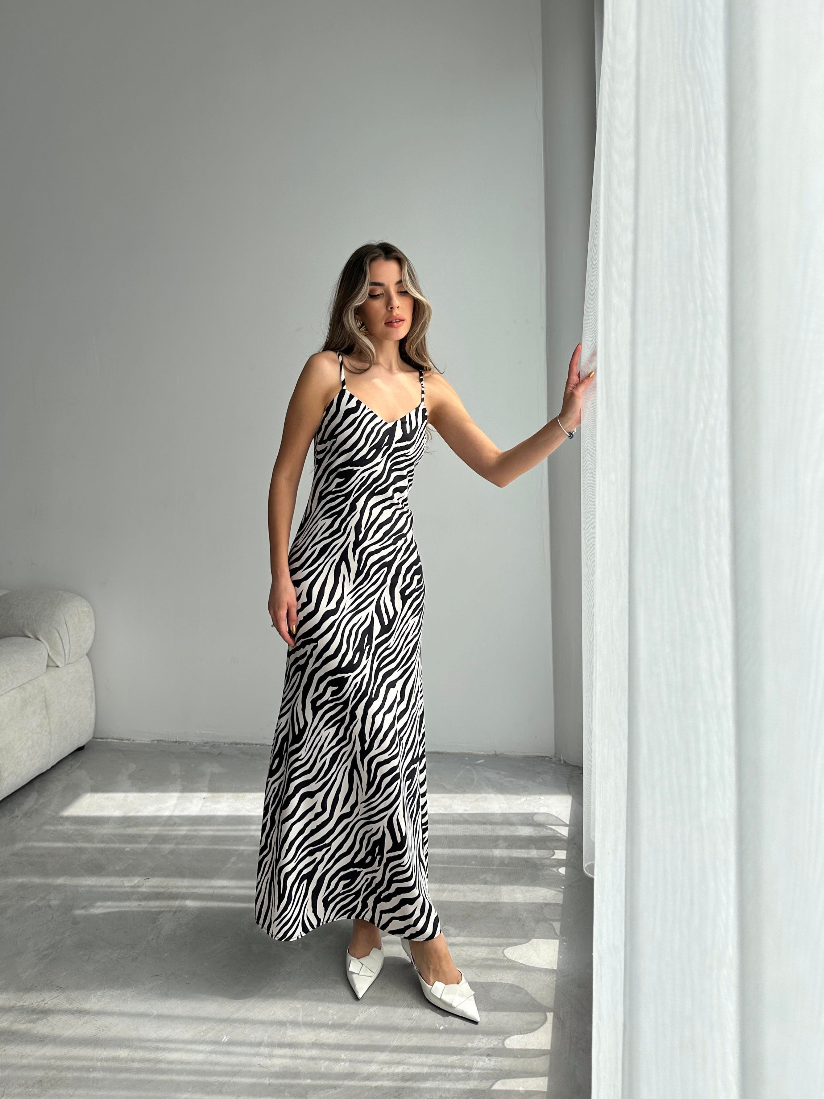 Luis Desenli Elbise Zebra
