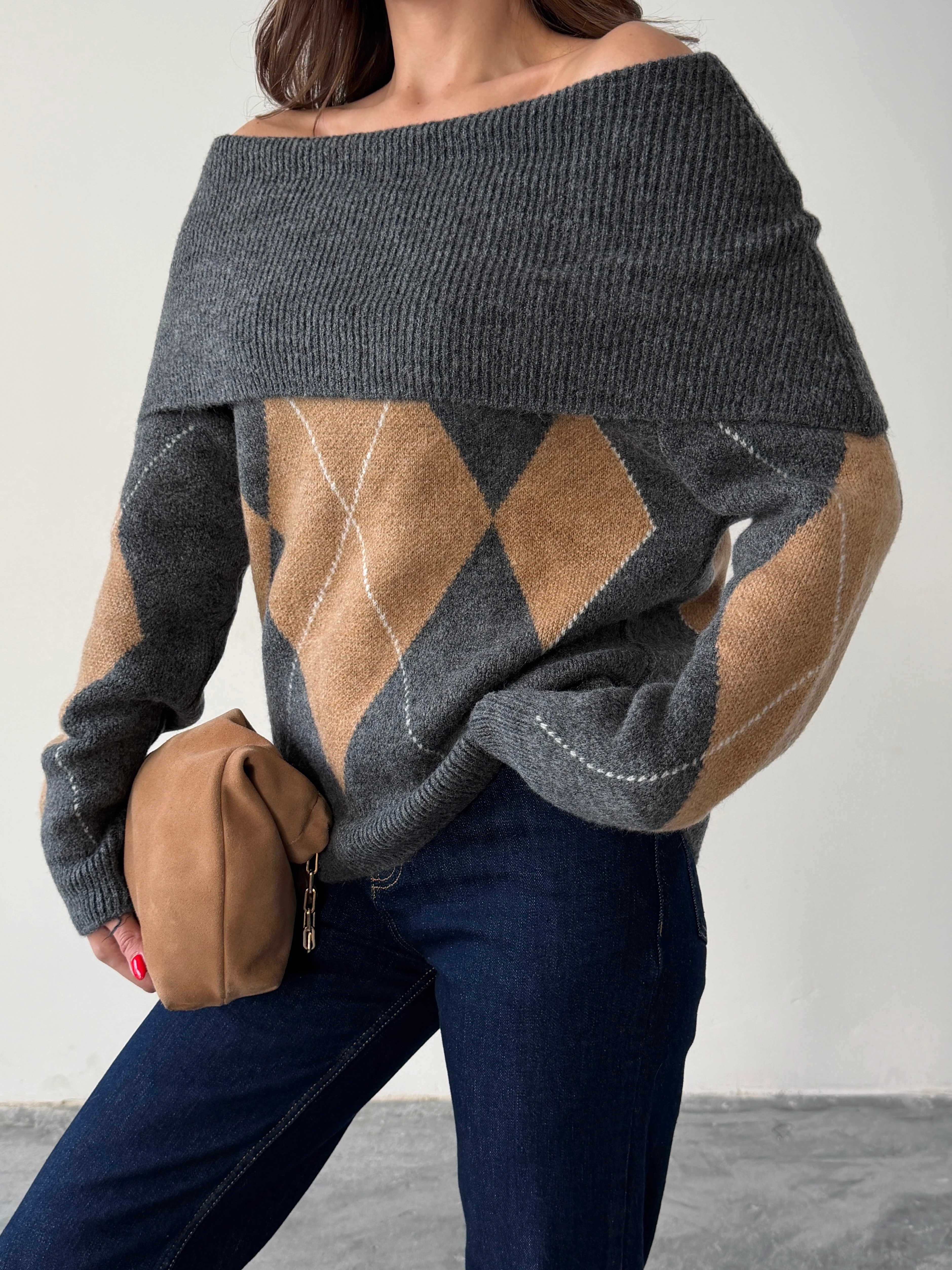 Baklavalı Madonna Yaka Kazak - Füme