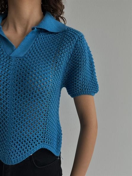 Asimetrik Polo Yaka Delikli Crop Saks Mavi