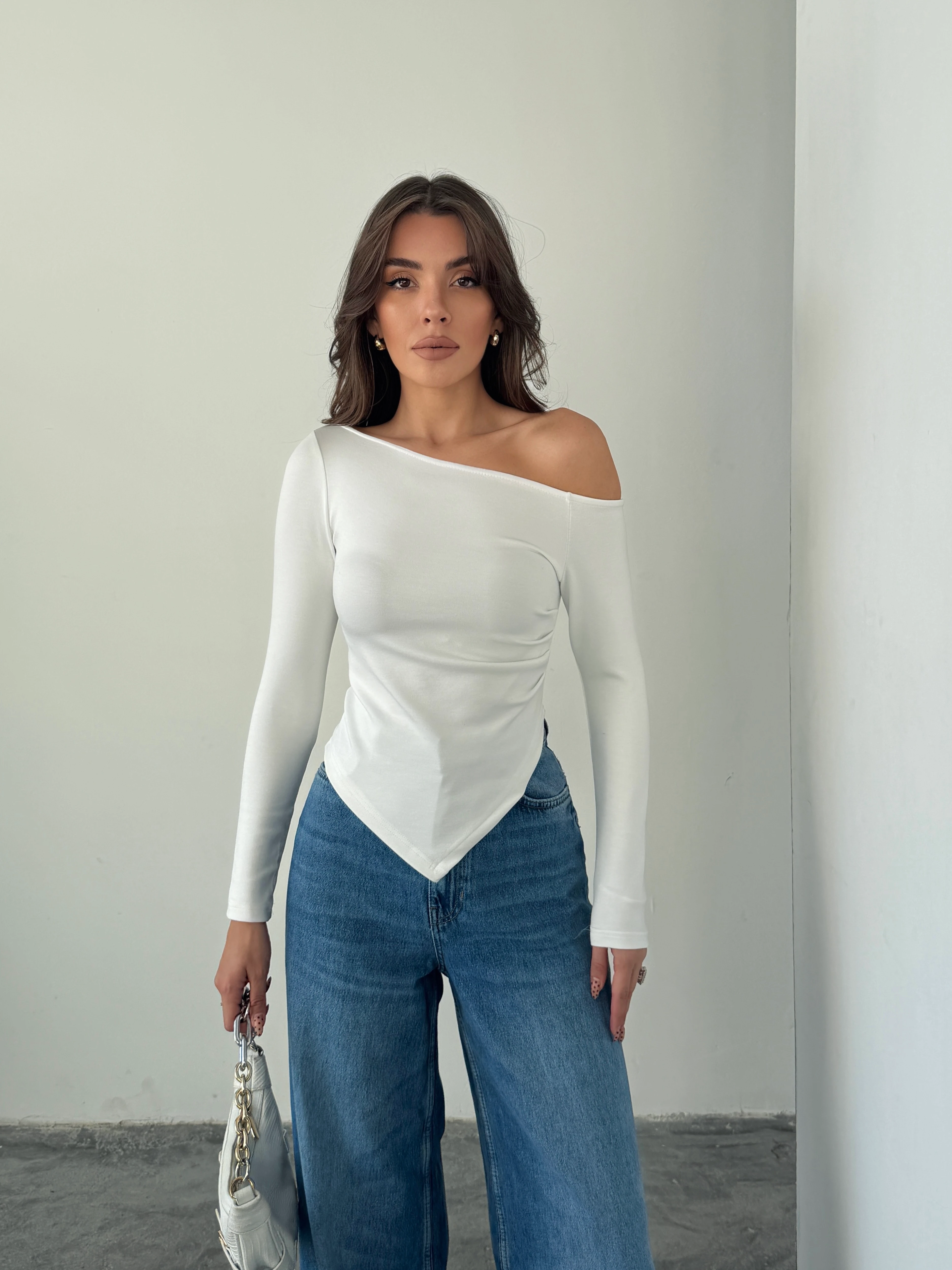 Kayık Yaka Asimetrik Bluz