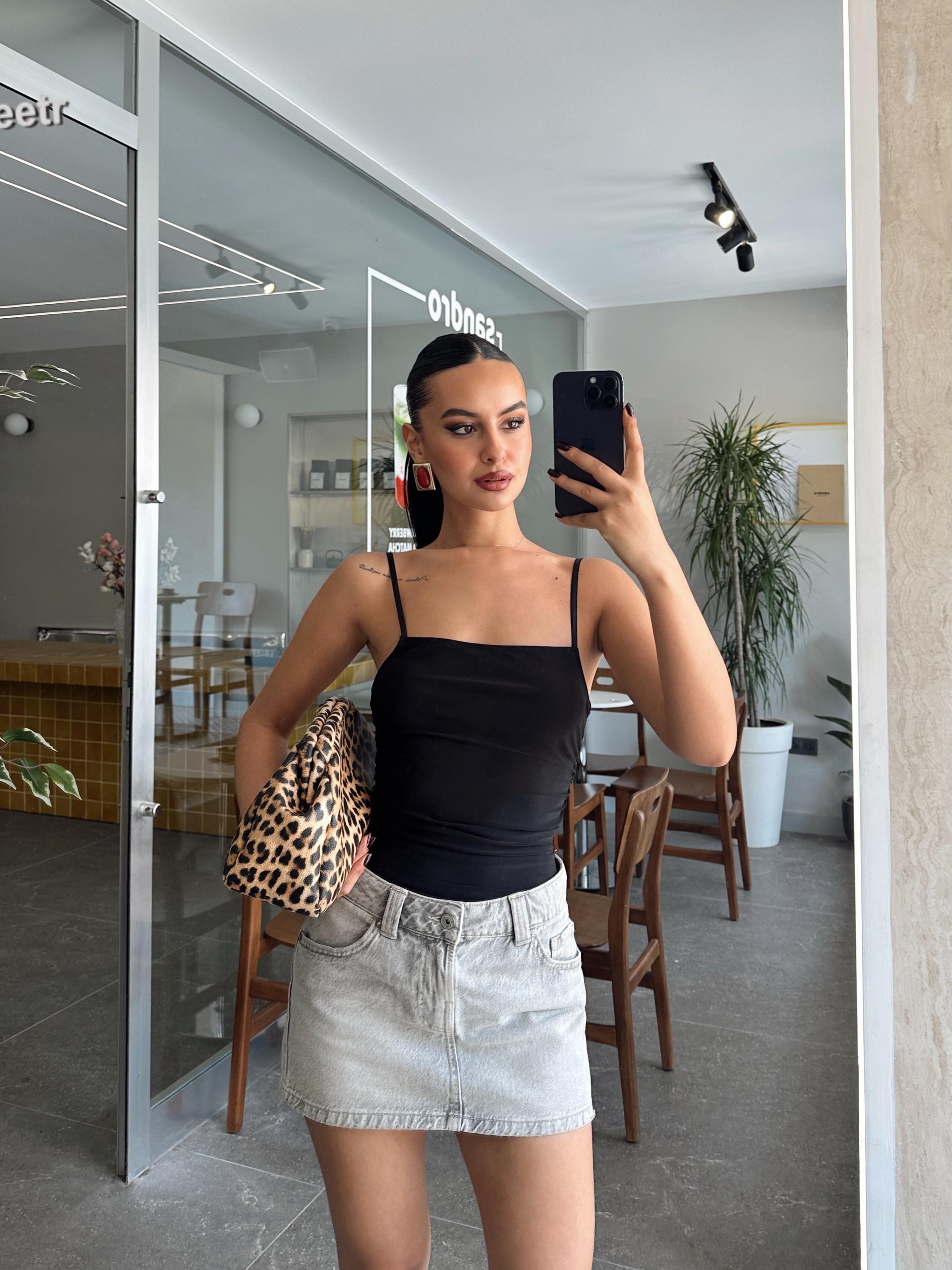 Yan Büzgülü Bodysuit Siyah