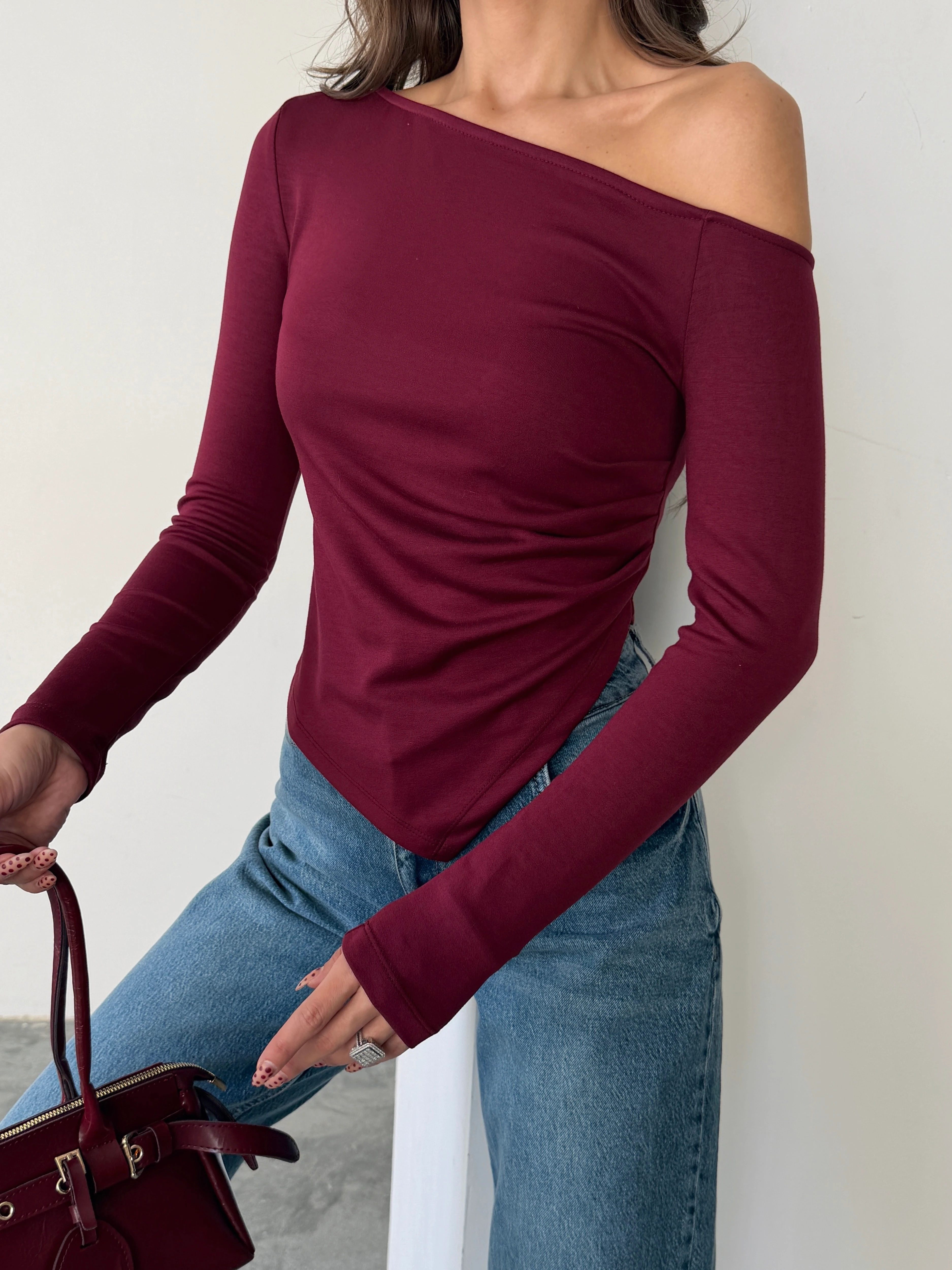 Kayık Yaka Asimetrik Bluz - Bordo