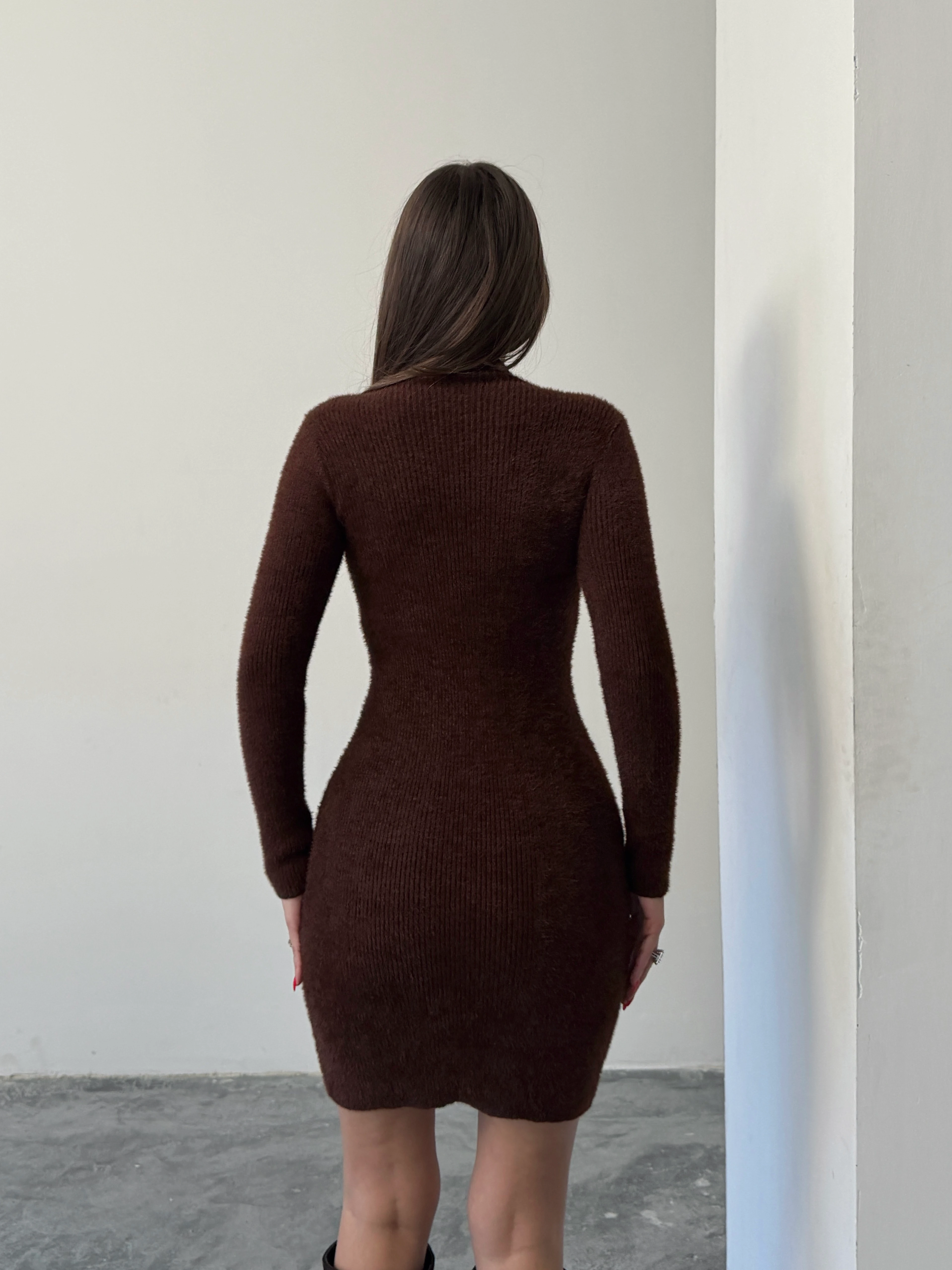 Dik Yaka Yumoş Elbise - Kahve