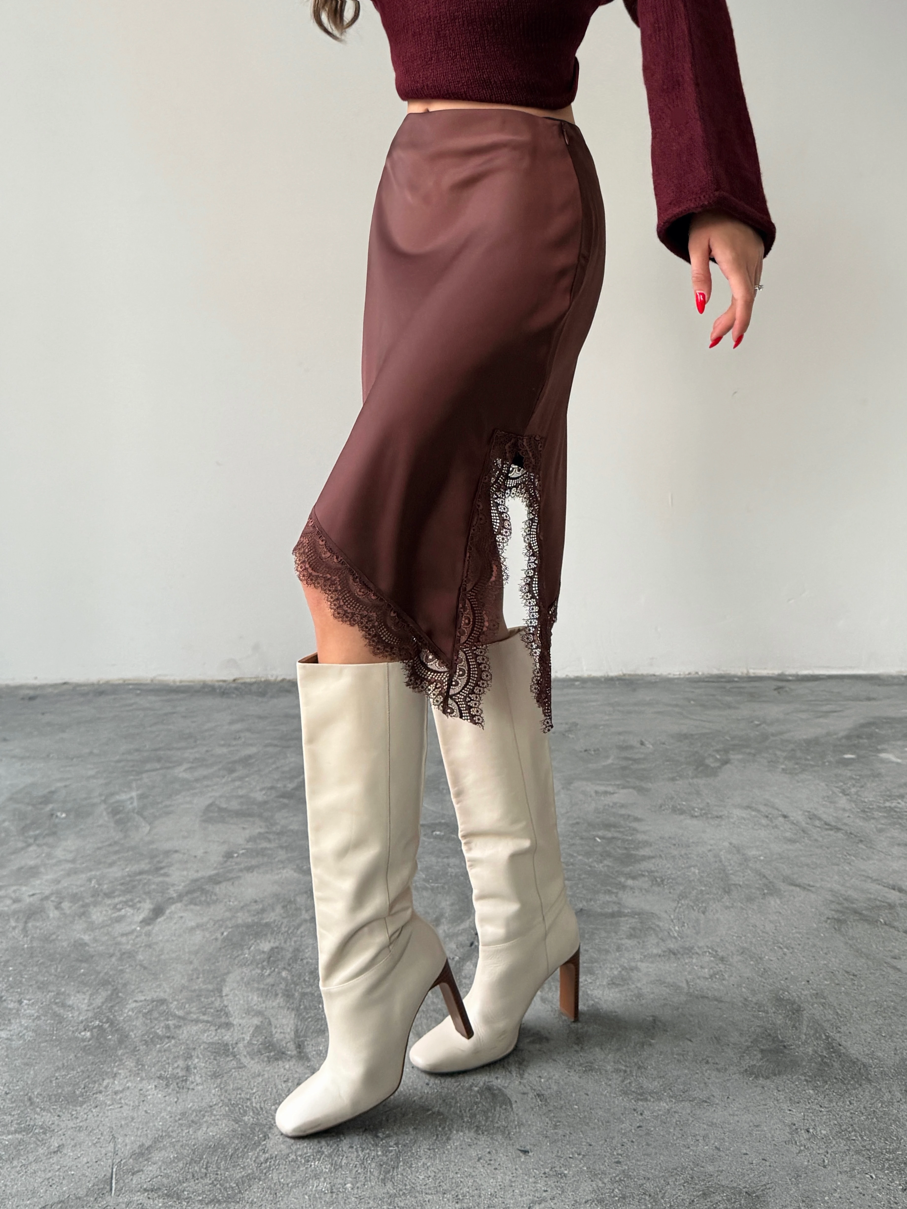 Asimetrik Detay Ucu Dantelli Etek