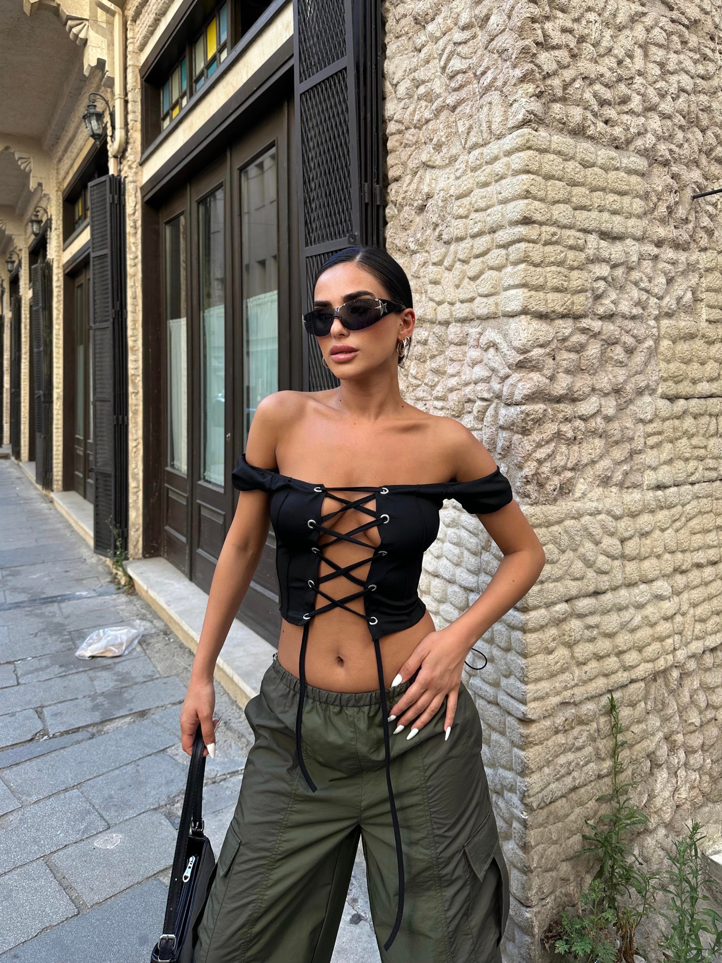 Önü Bağcıklı Tarz Crop Siyah
