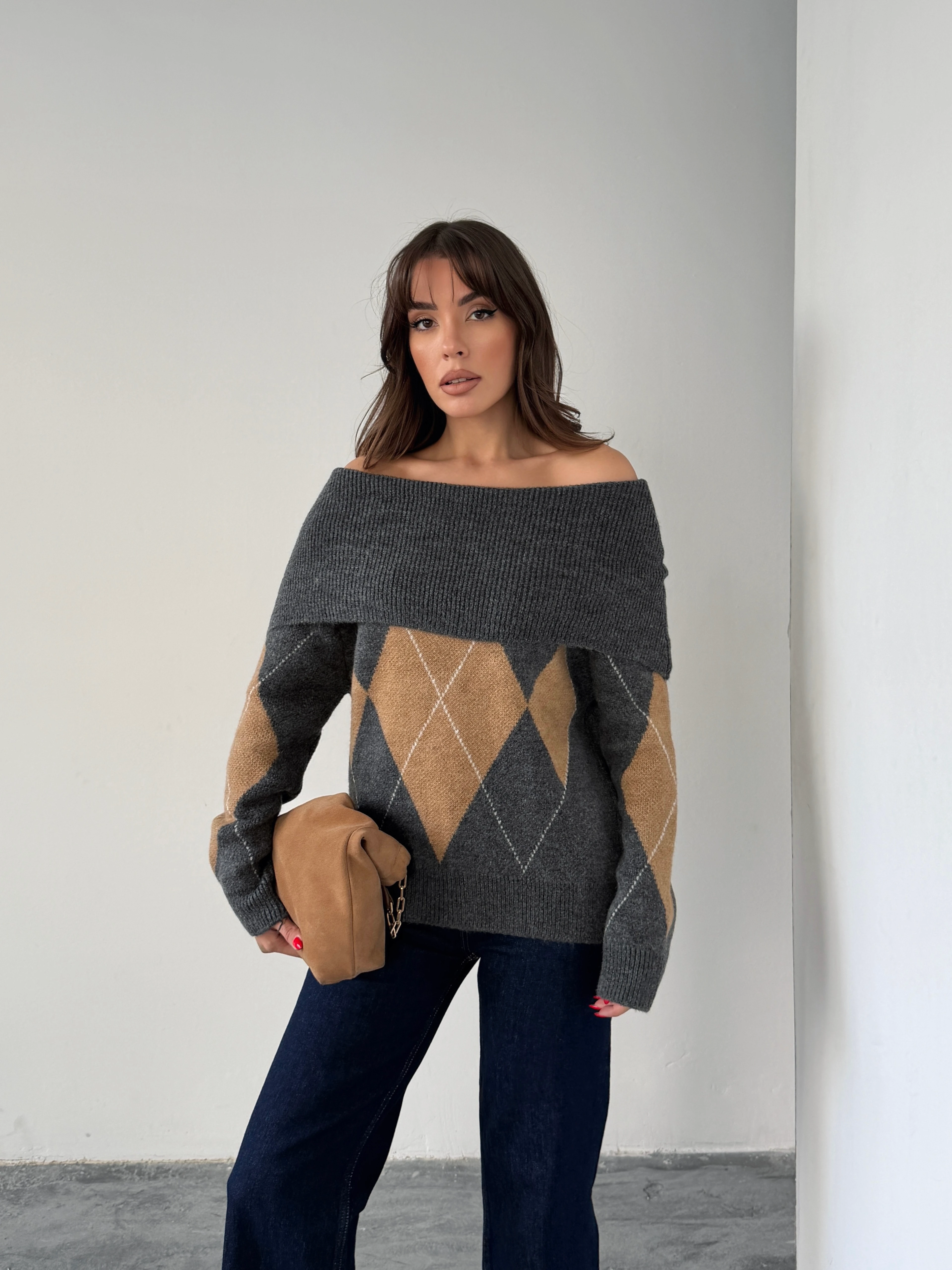 Baklavalı Madonna Yaka Kazak - Füme