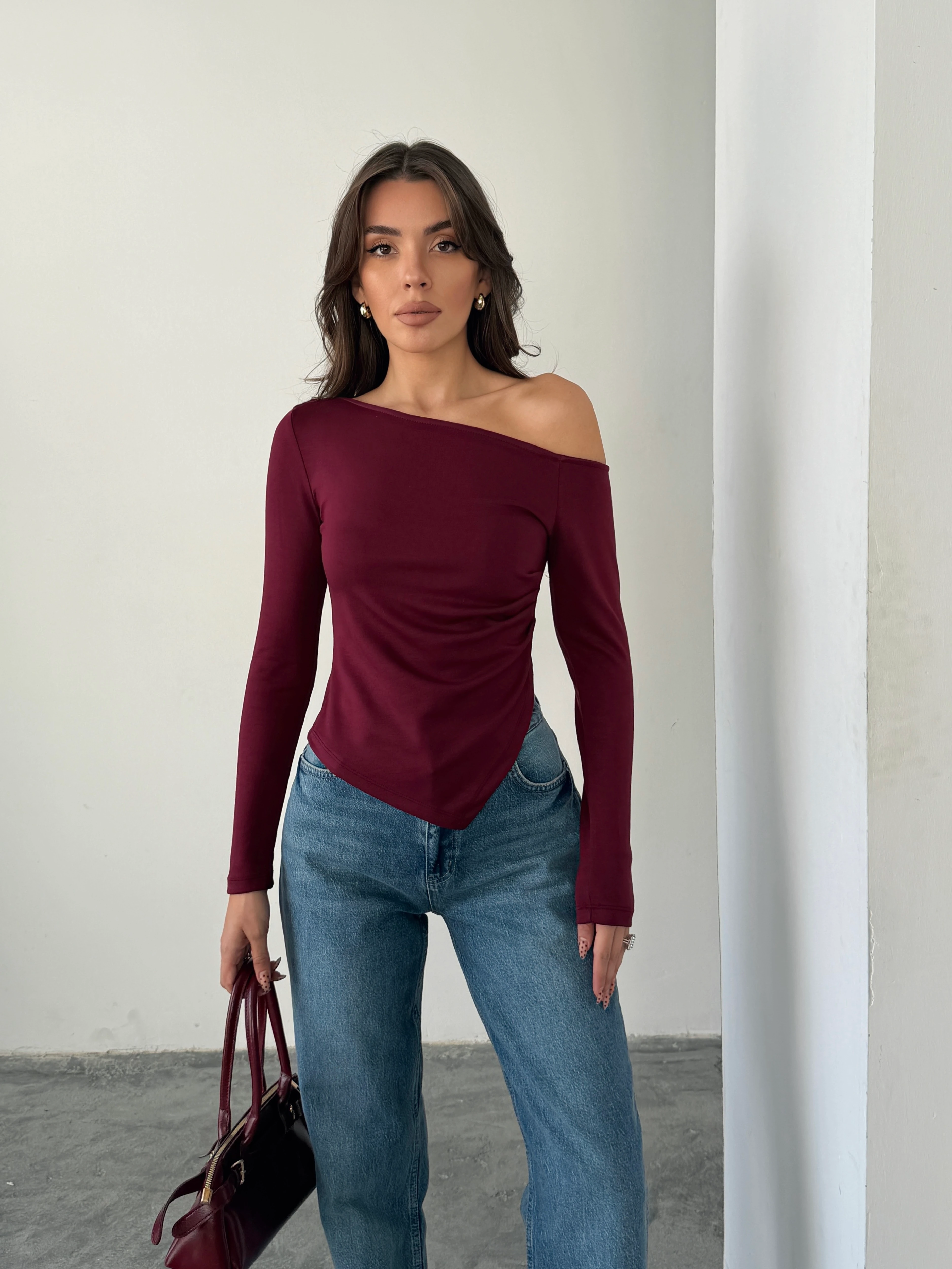 Kayık Yaka Asimetrik Bluz - Bordo