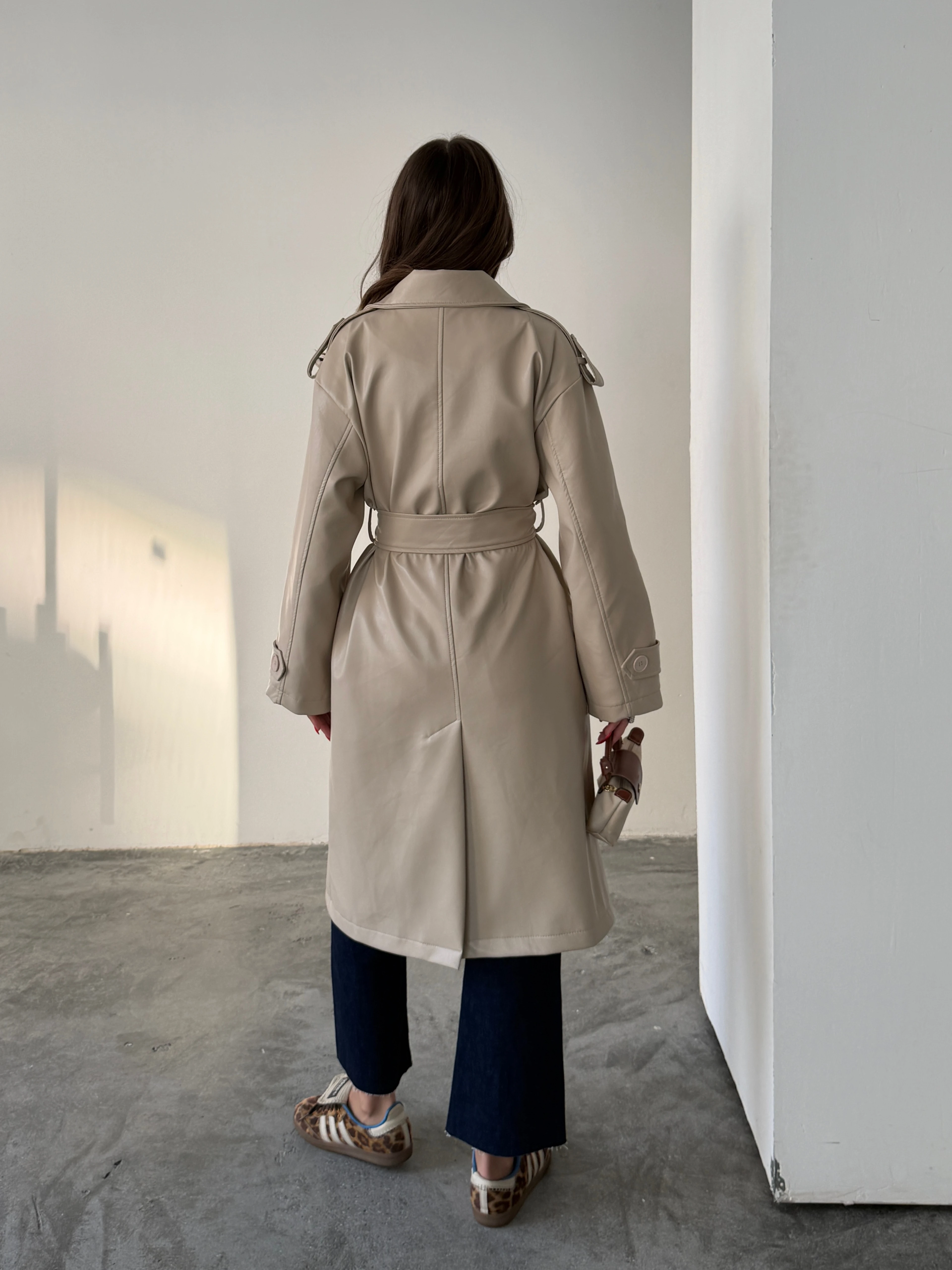 Apolet Detaylı Deri Trençkot - Taş