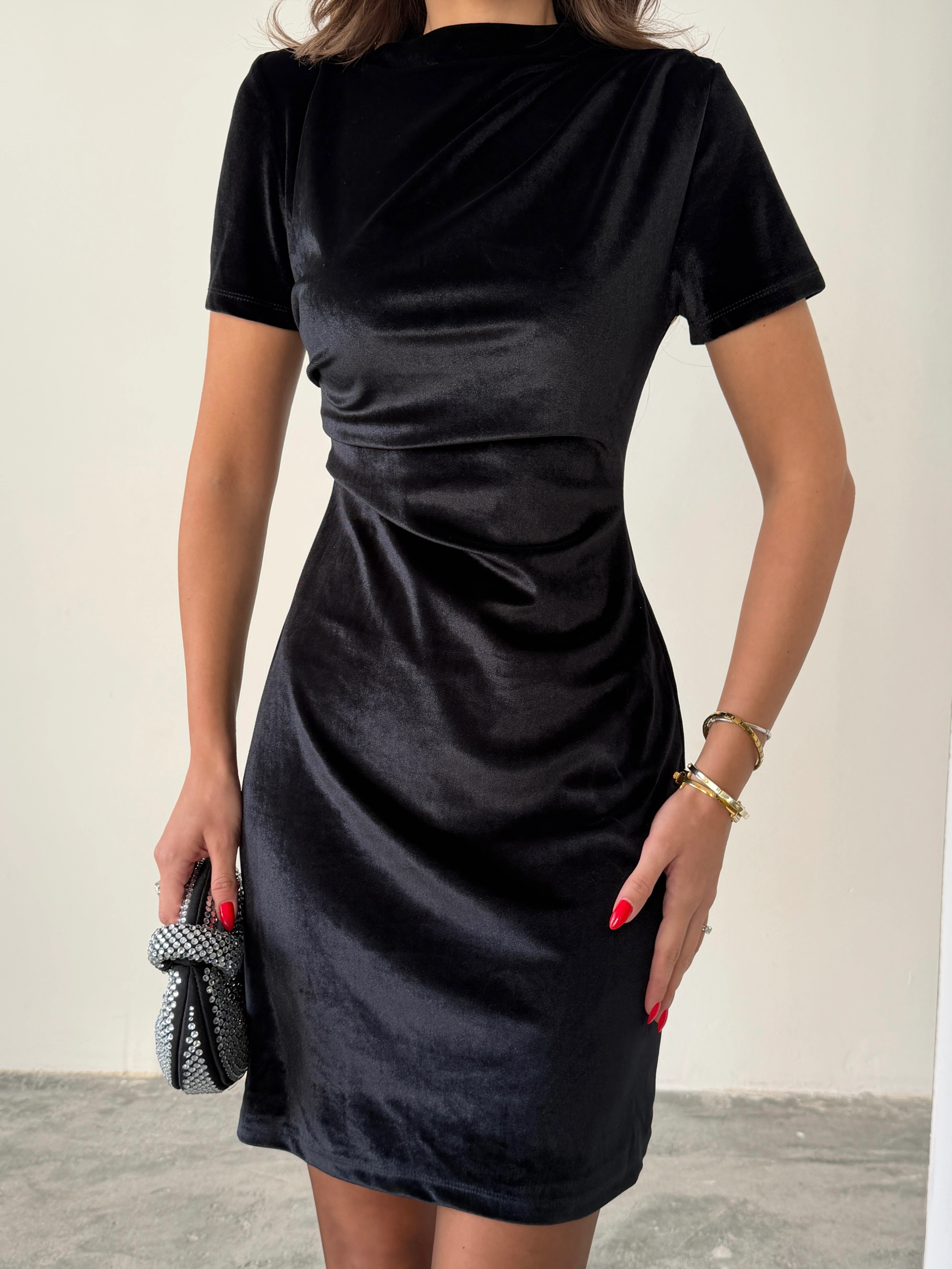 Kısa Kollu Kadife Elbise