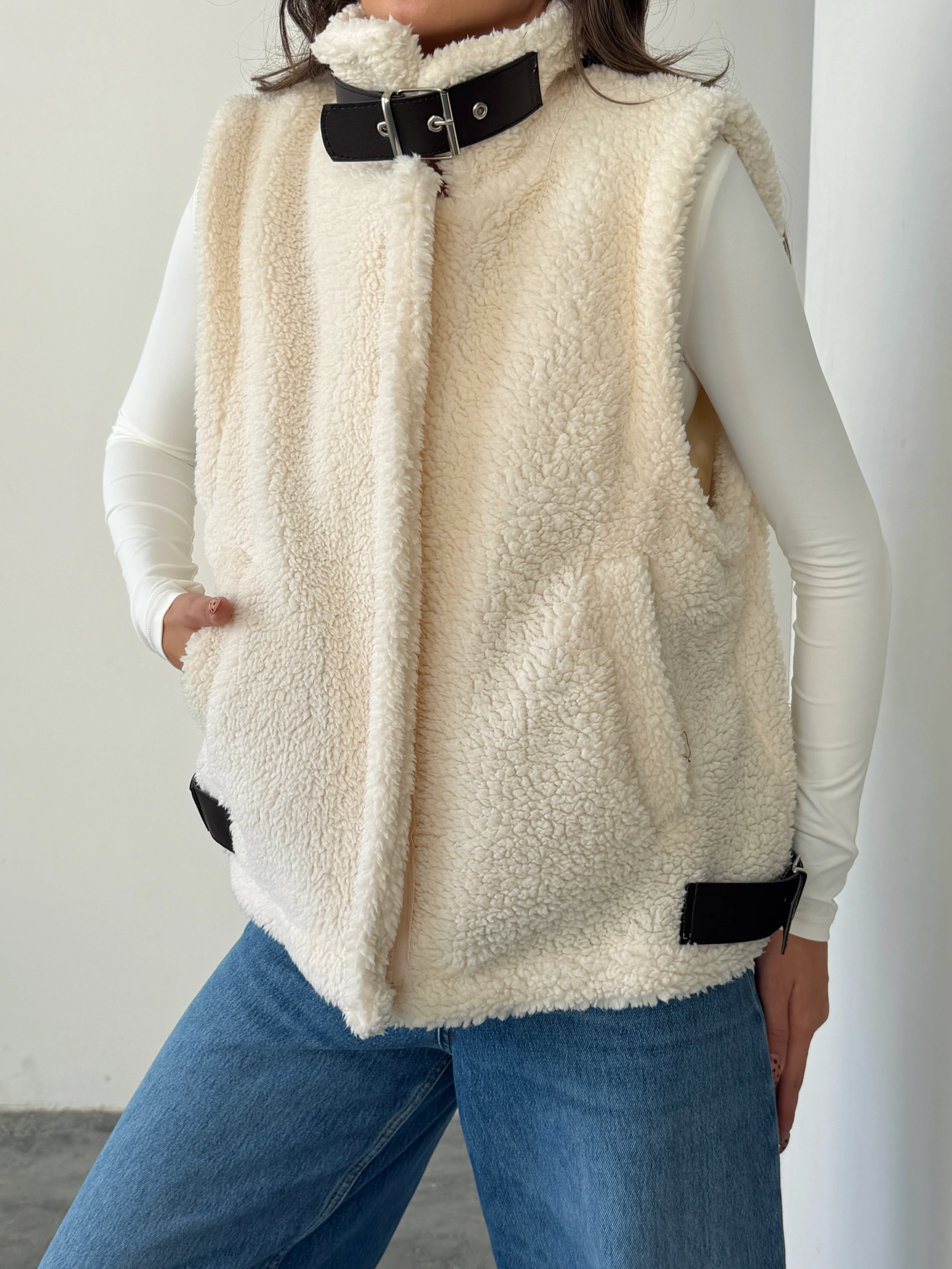 Kemer Detaylı Kürk Yelek