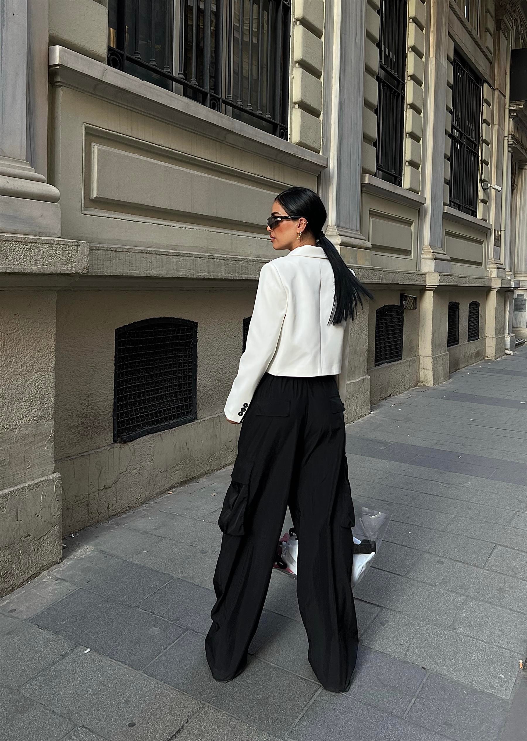 Düğmeli Kruvaze Crop Blazer Ceket Beyaz