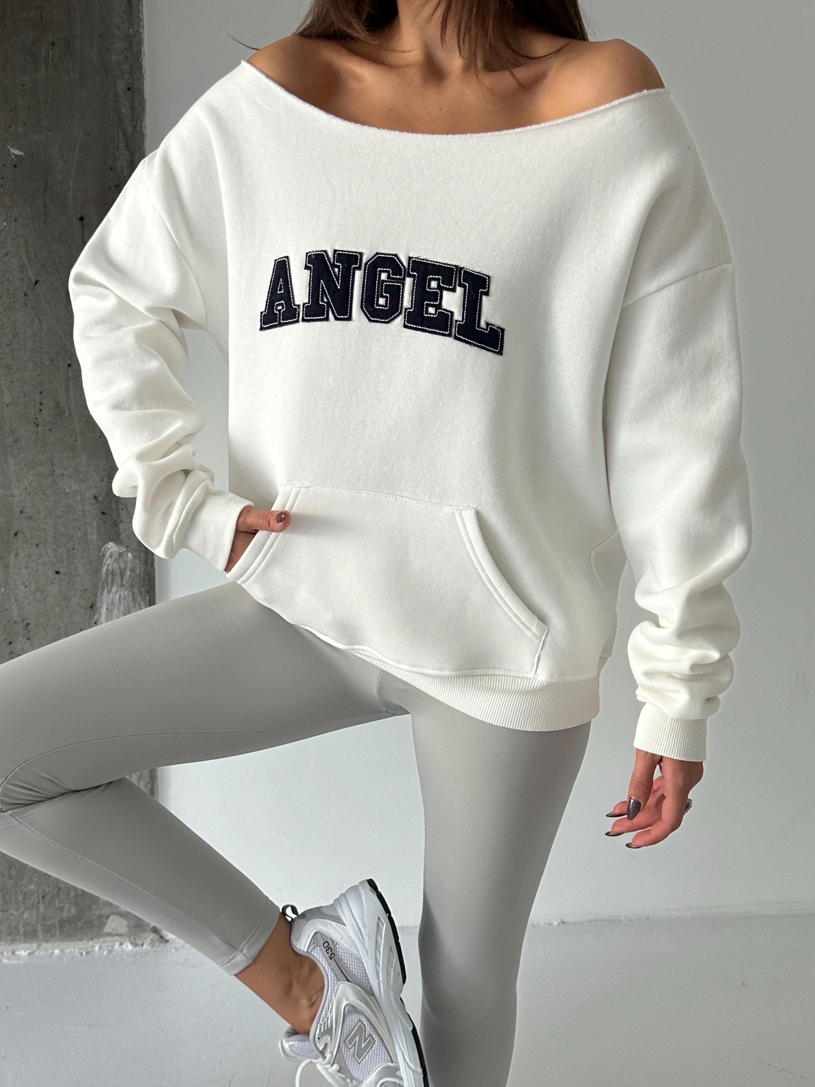 Angel Nakışlı Kayık Yaka Sweat