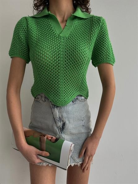 Asimetrik Polo Yaka Delikli Crop Yeşil
