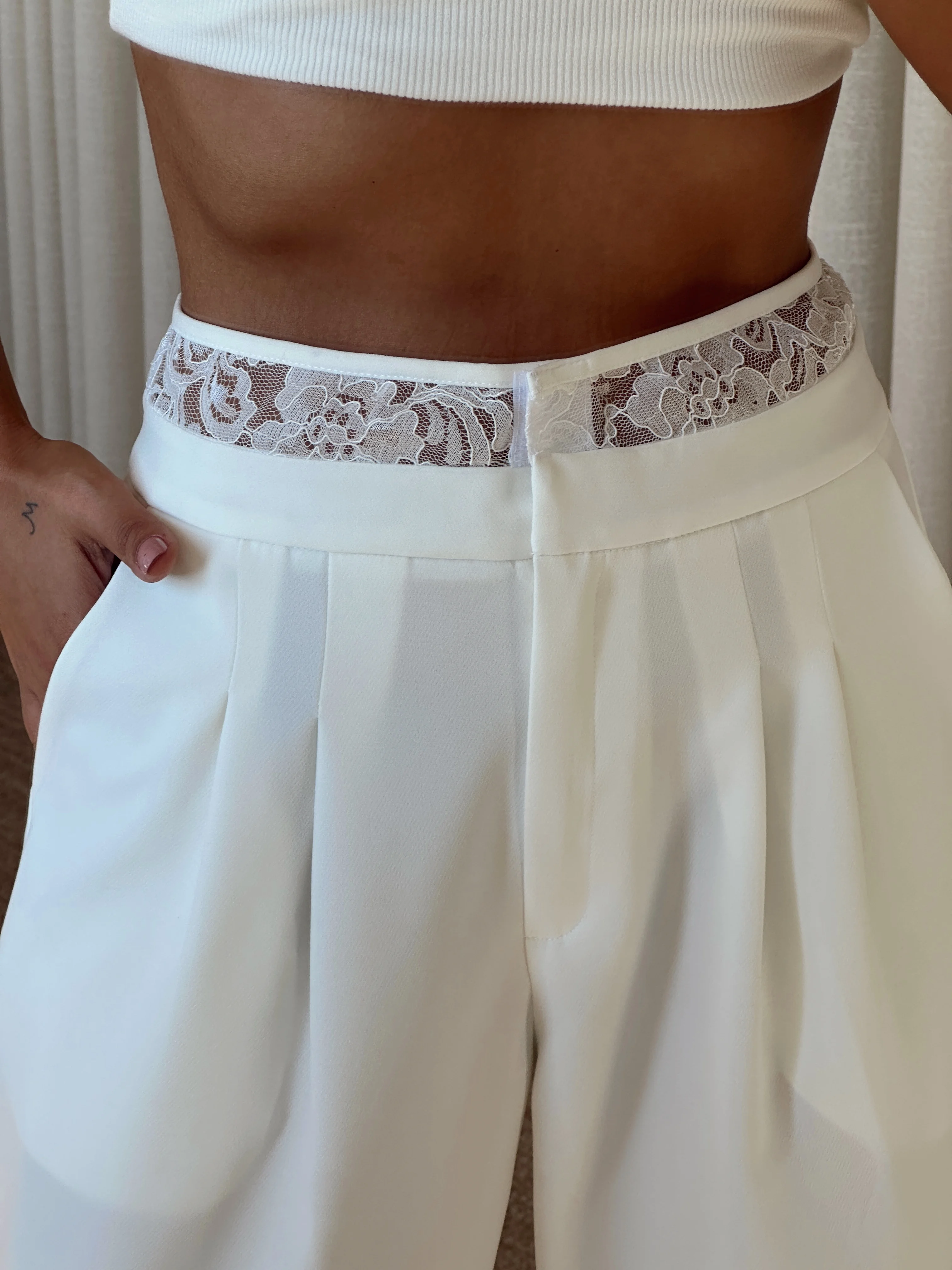 Kemeri Dantel Detaylı Palazzo Pantolon  - Beyaz