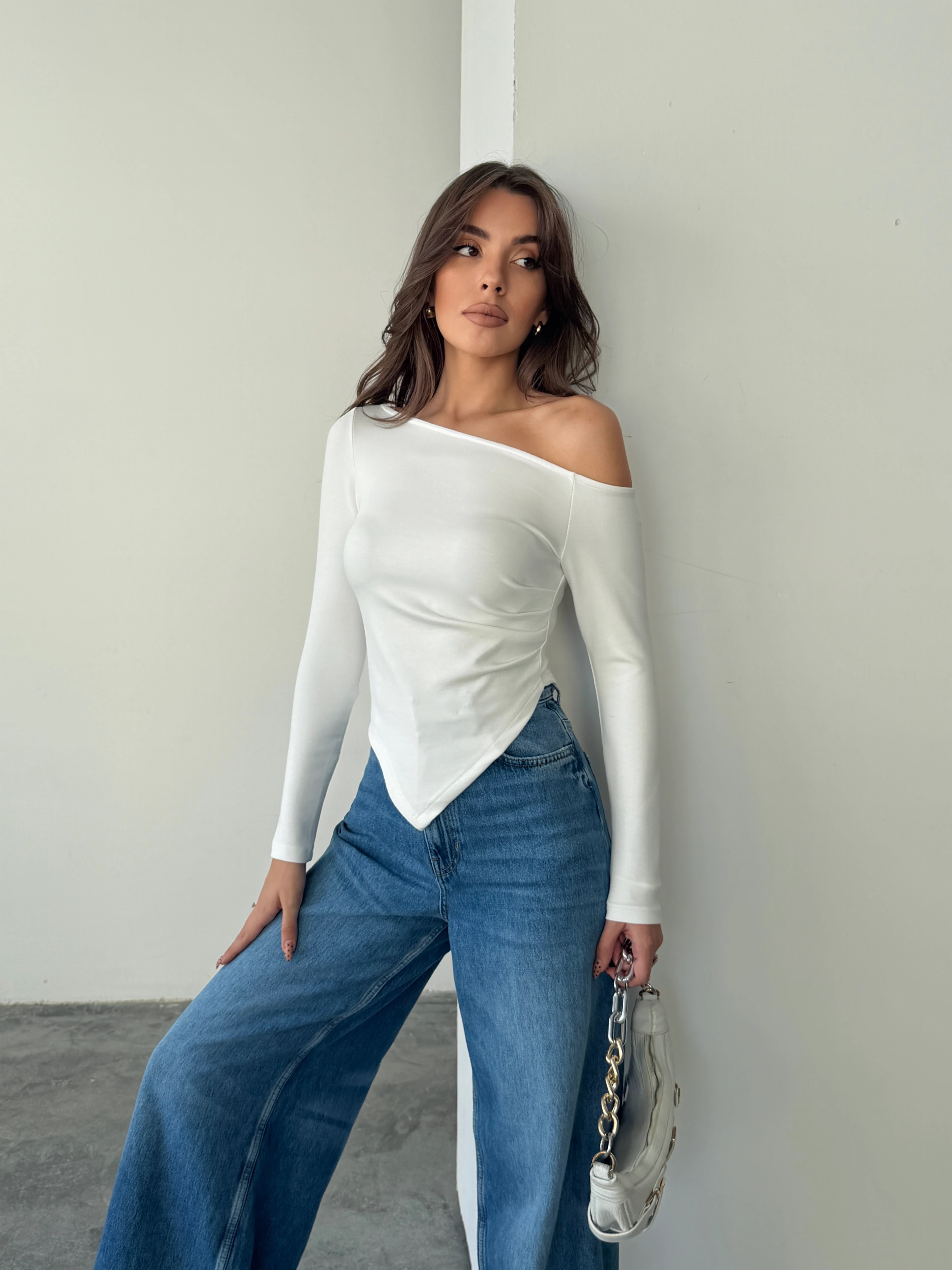 Kayık Yaka Asimetrik Bluz