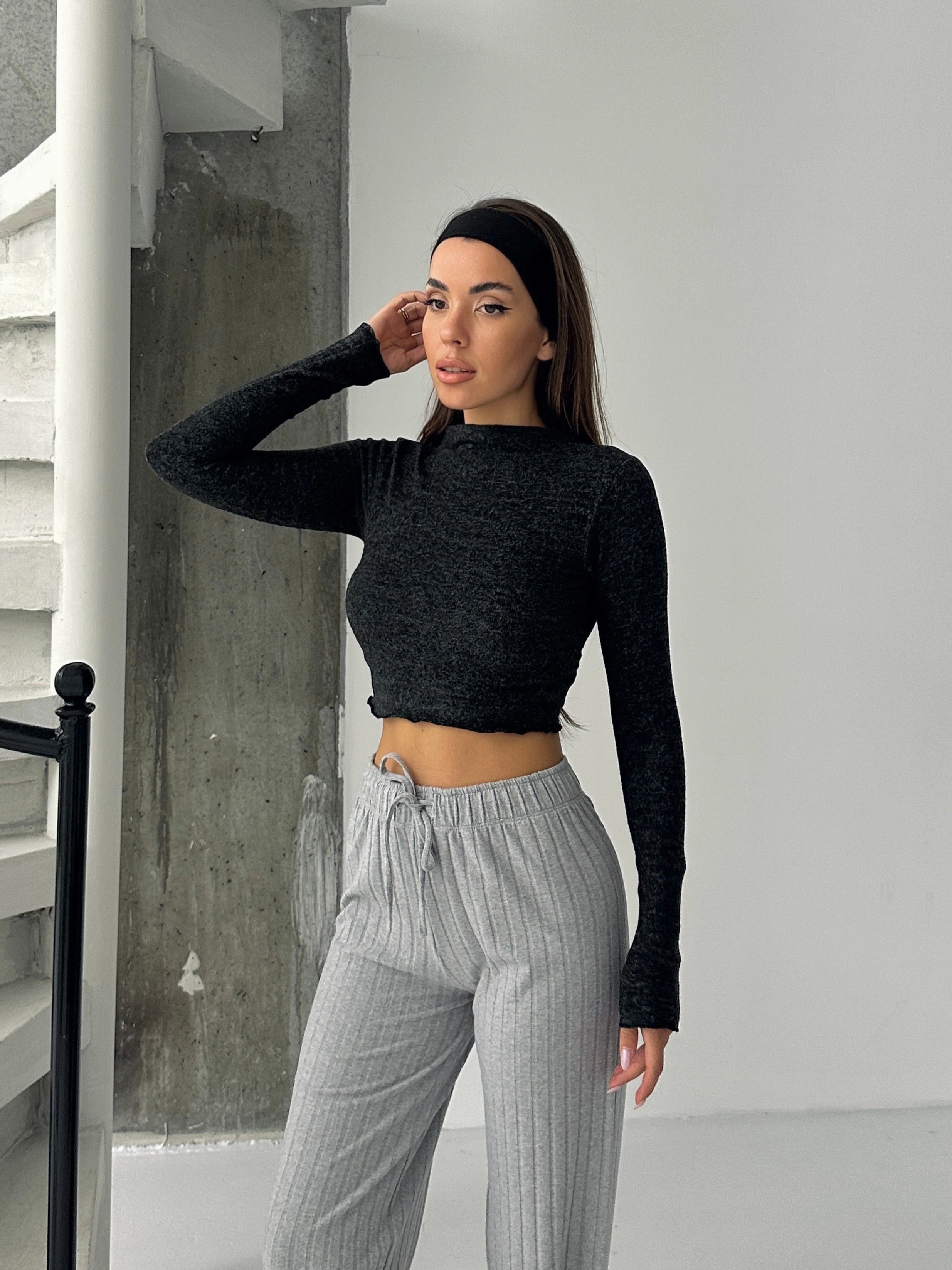 Dik Yaka Yumoş Crop - Siyah