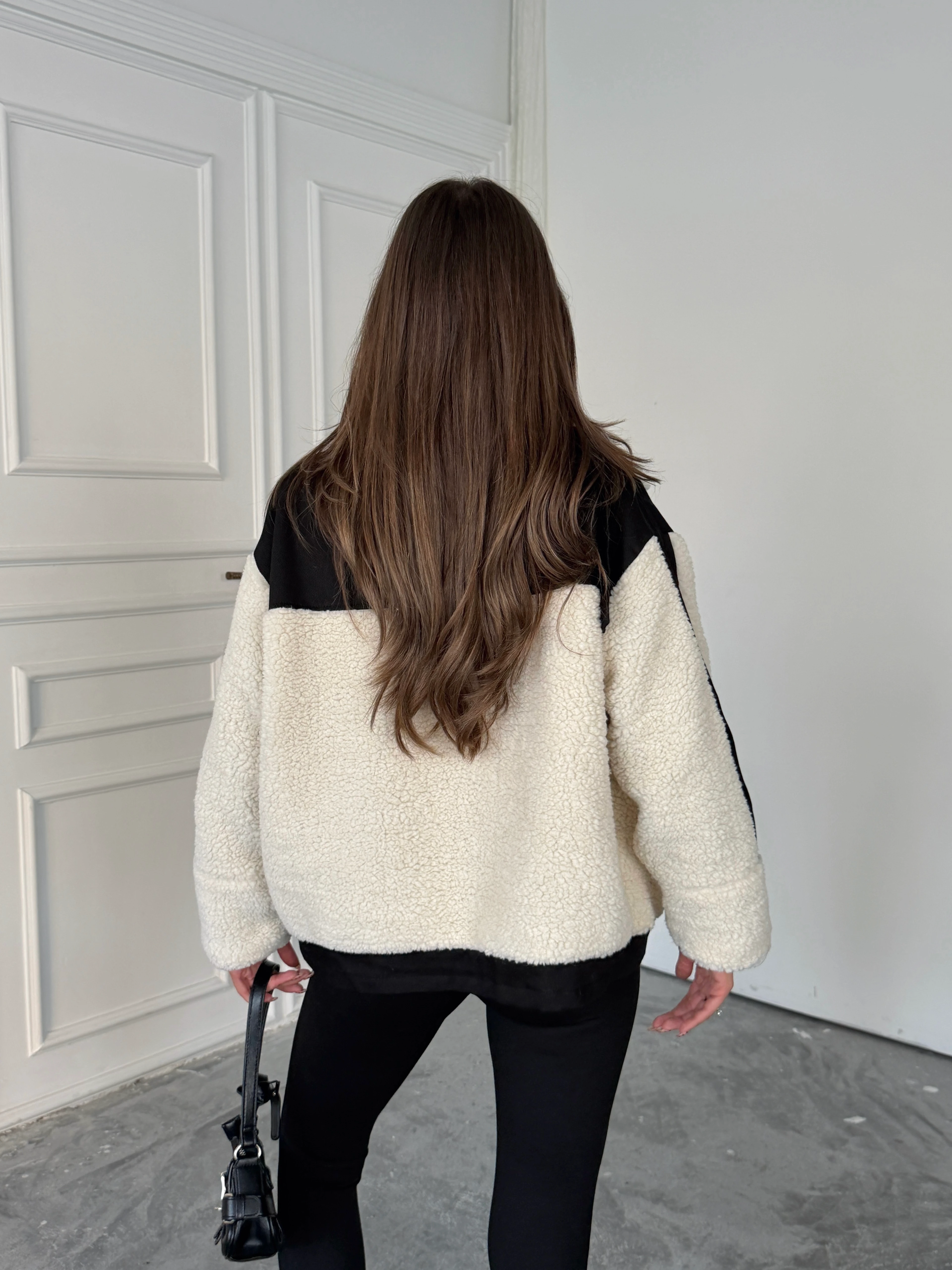 Boynu Kemer Detay Peluş Mont - Black