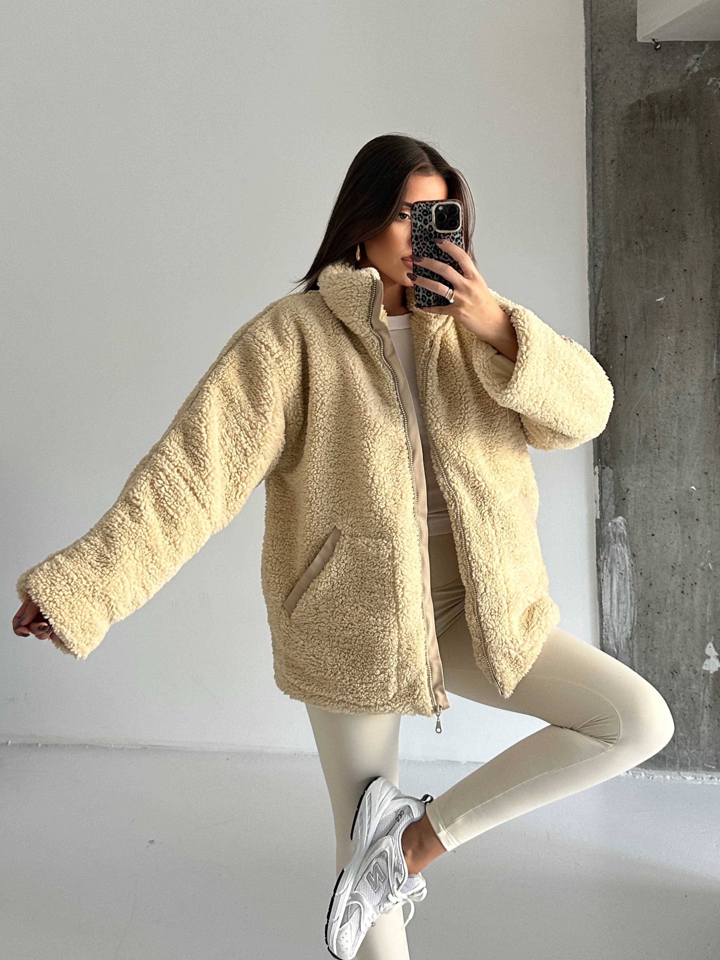 İç Astarlı Oversize Peluş Mont 