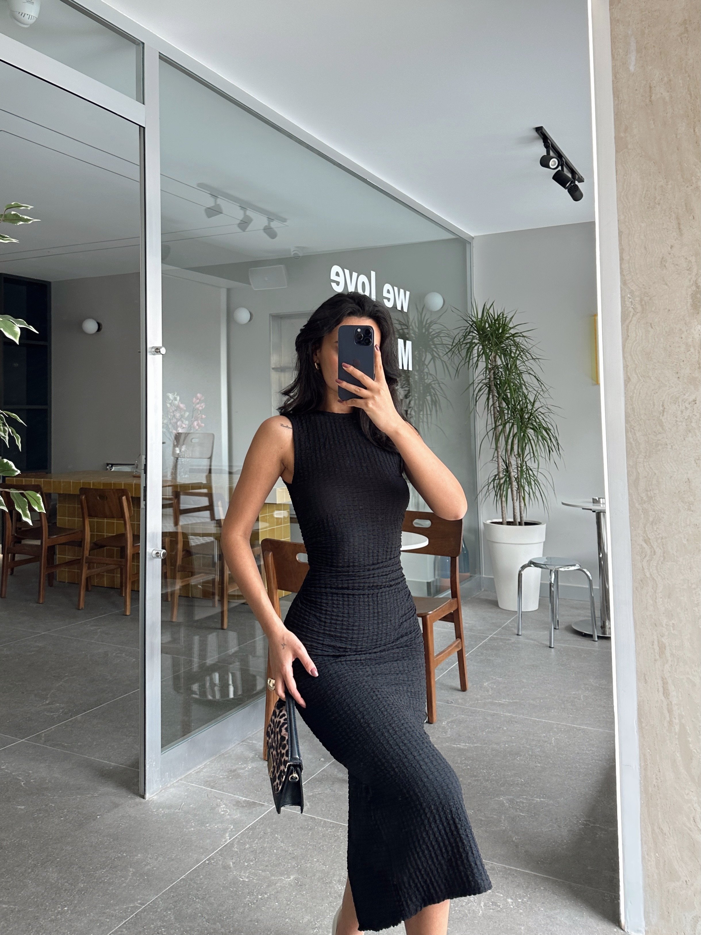 Arkası Yırtmaçlı Gofre Elbise - Black