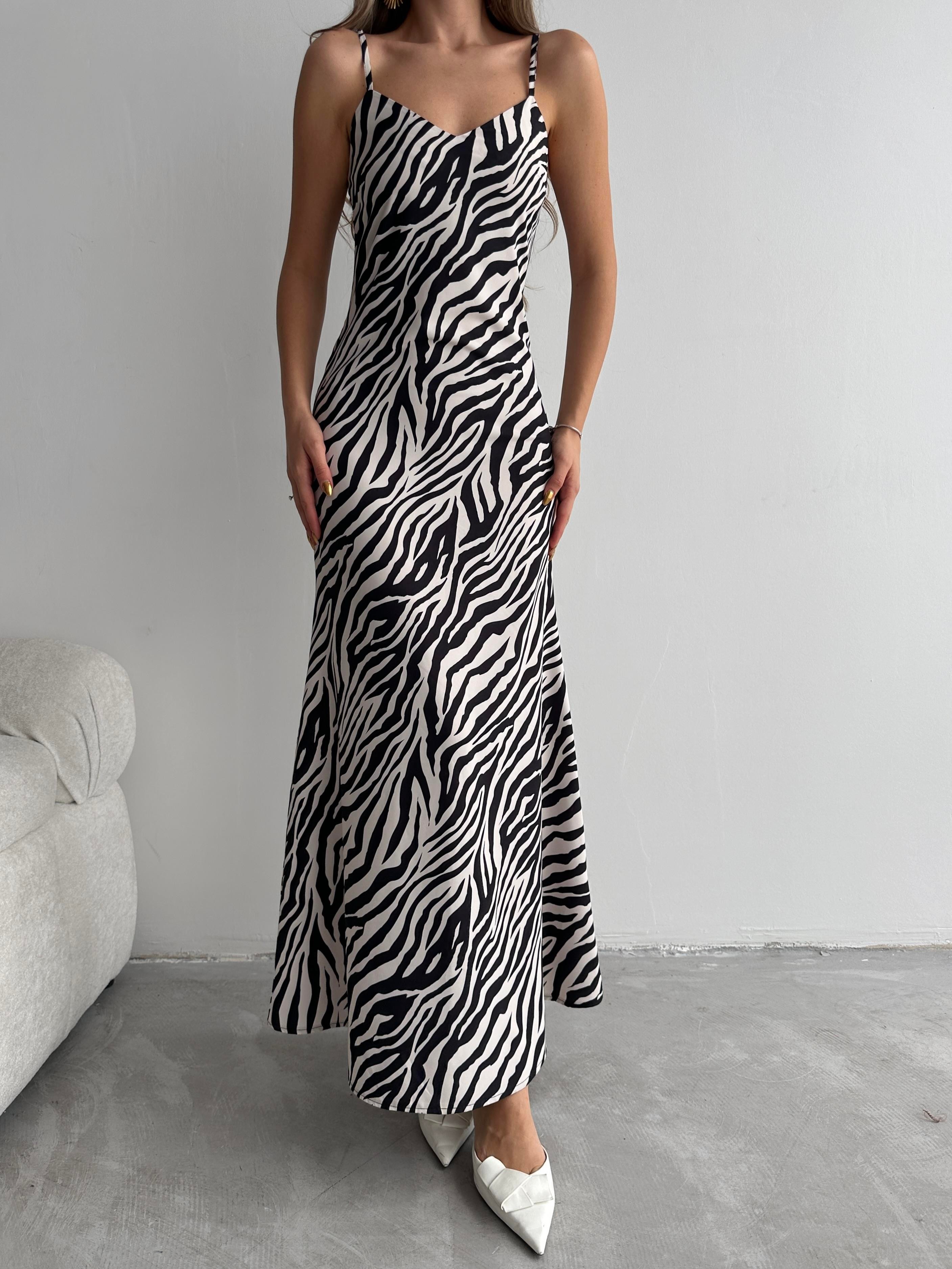 Luis Desenli Elbise Zebra