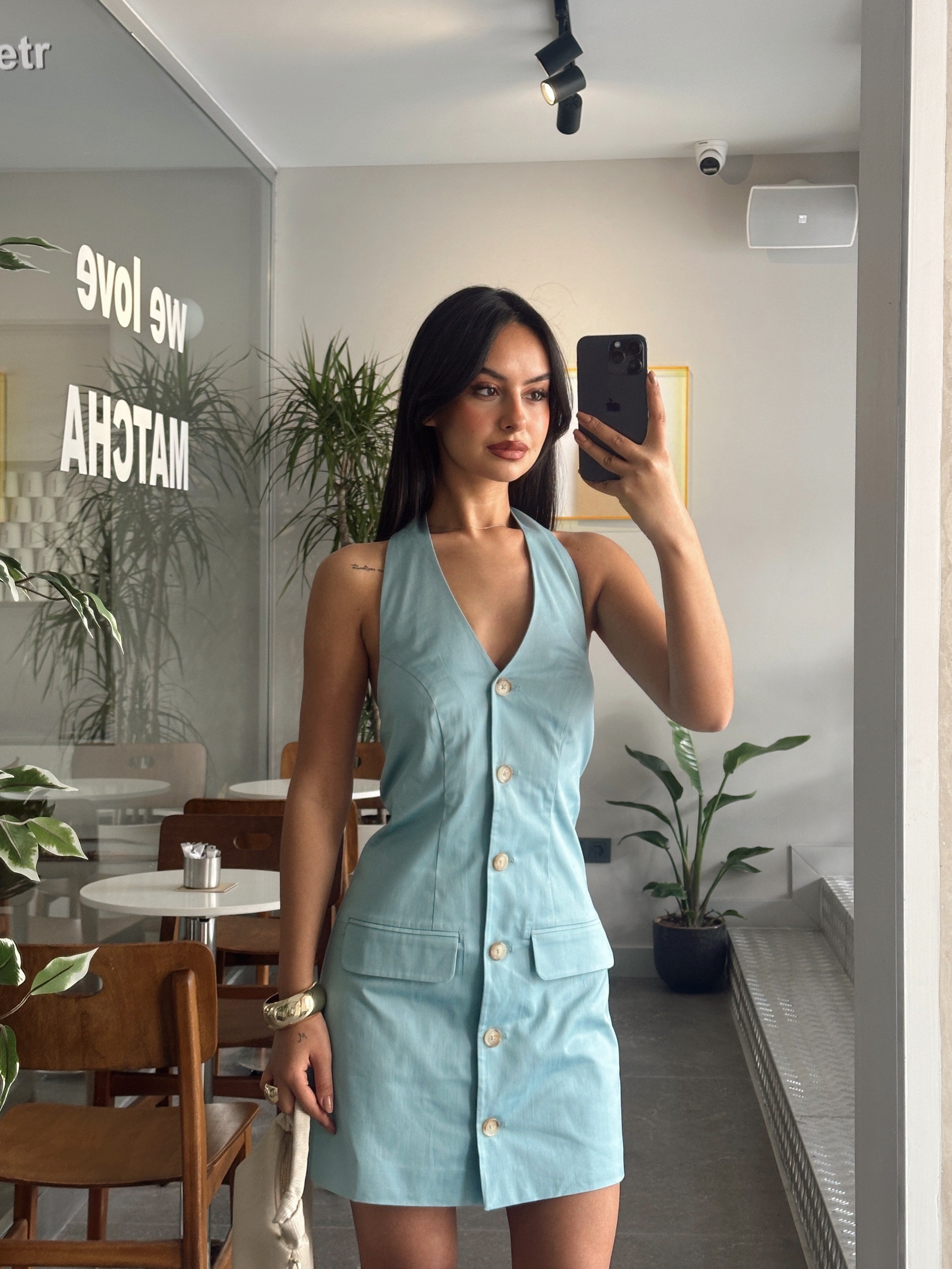 Boyundan Bağlamalı Düğmeli Mini Elbise