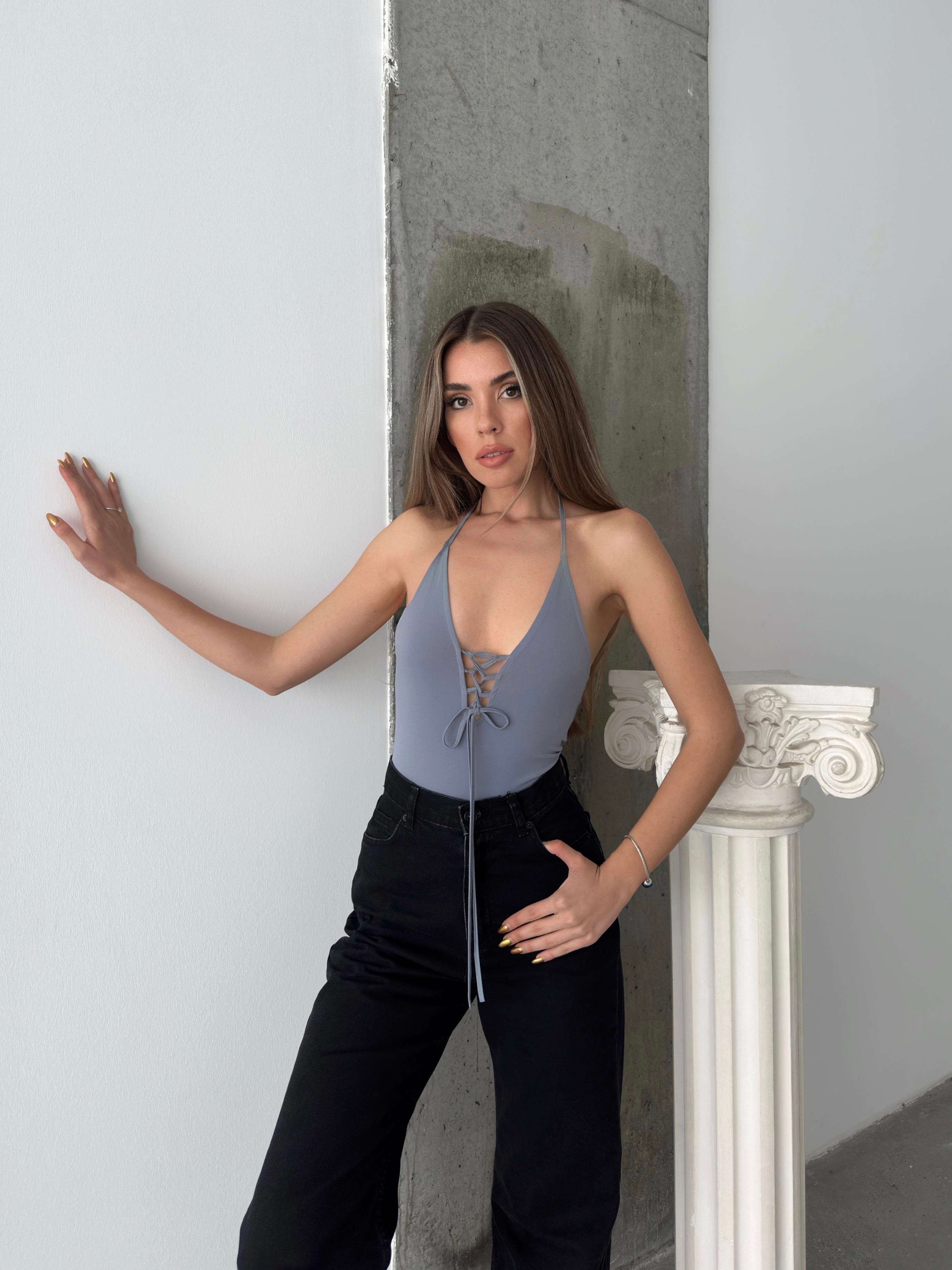 Maya Önden Bağcıklı Bodysuit Gri