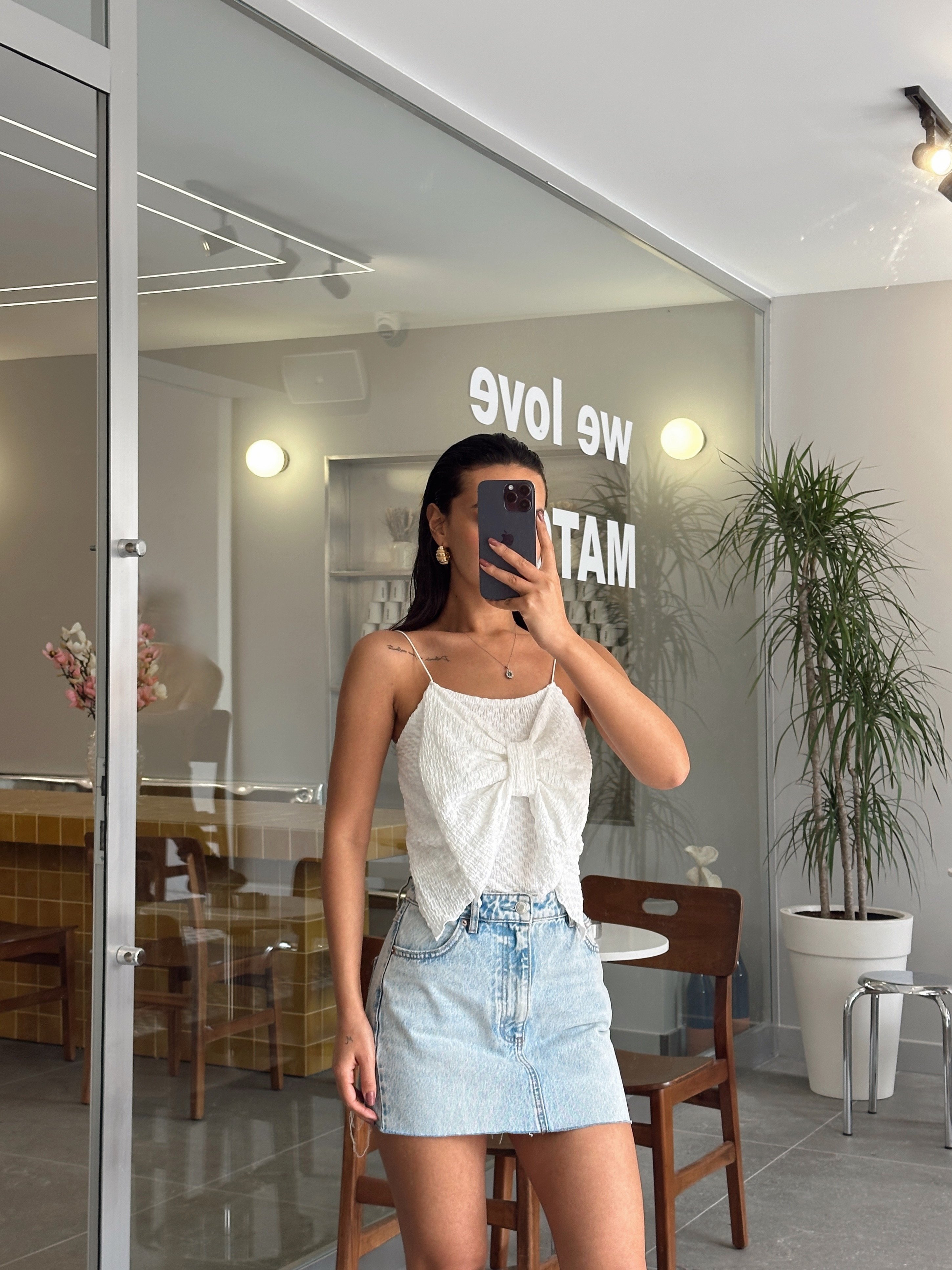 Fiyonk Detay Kabartma Crop - Beyaz