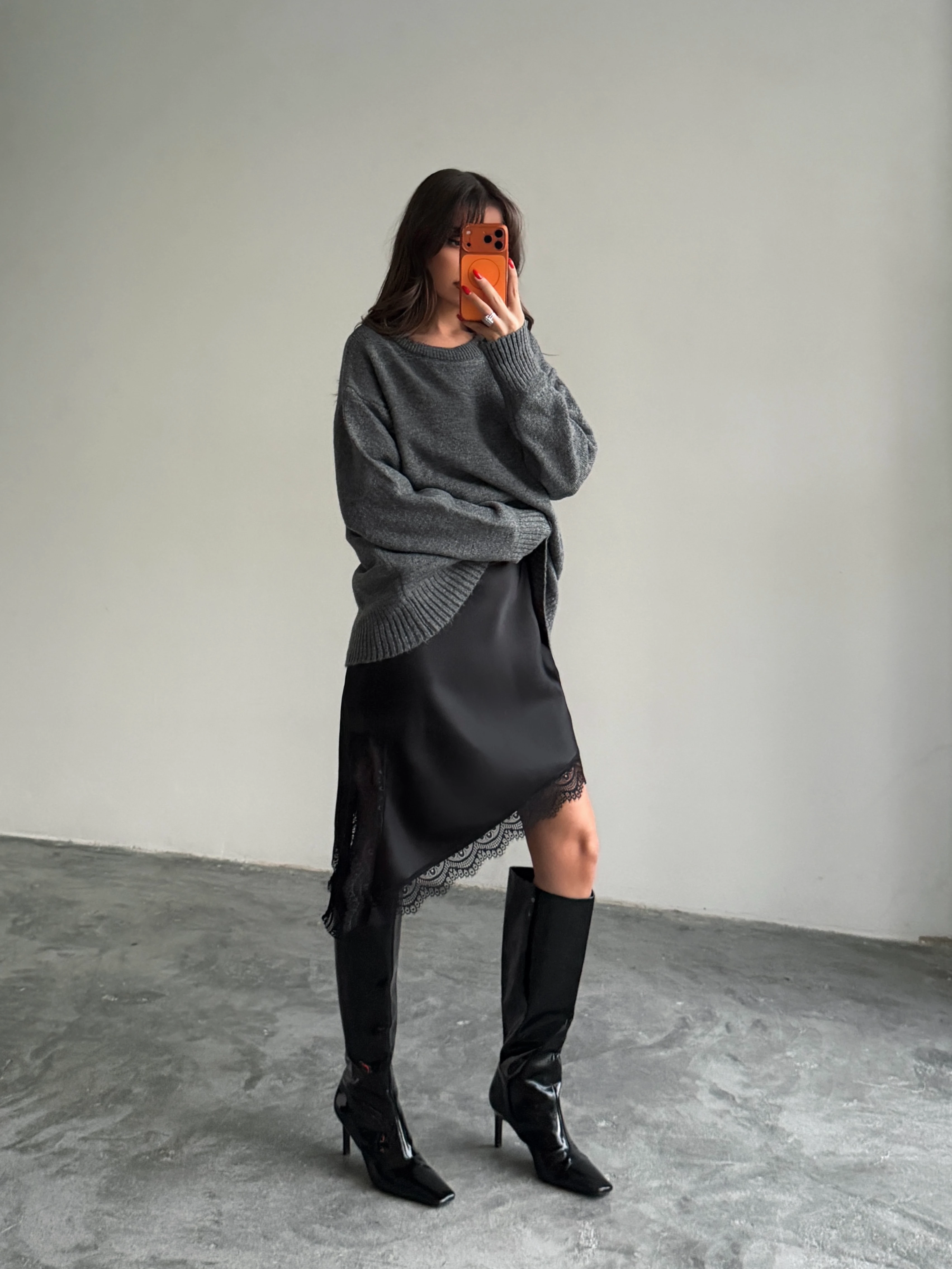 Asimetrik Detay Ucu Dantelli Etek - Siyah