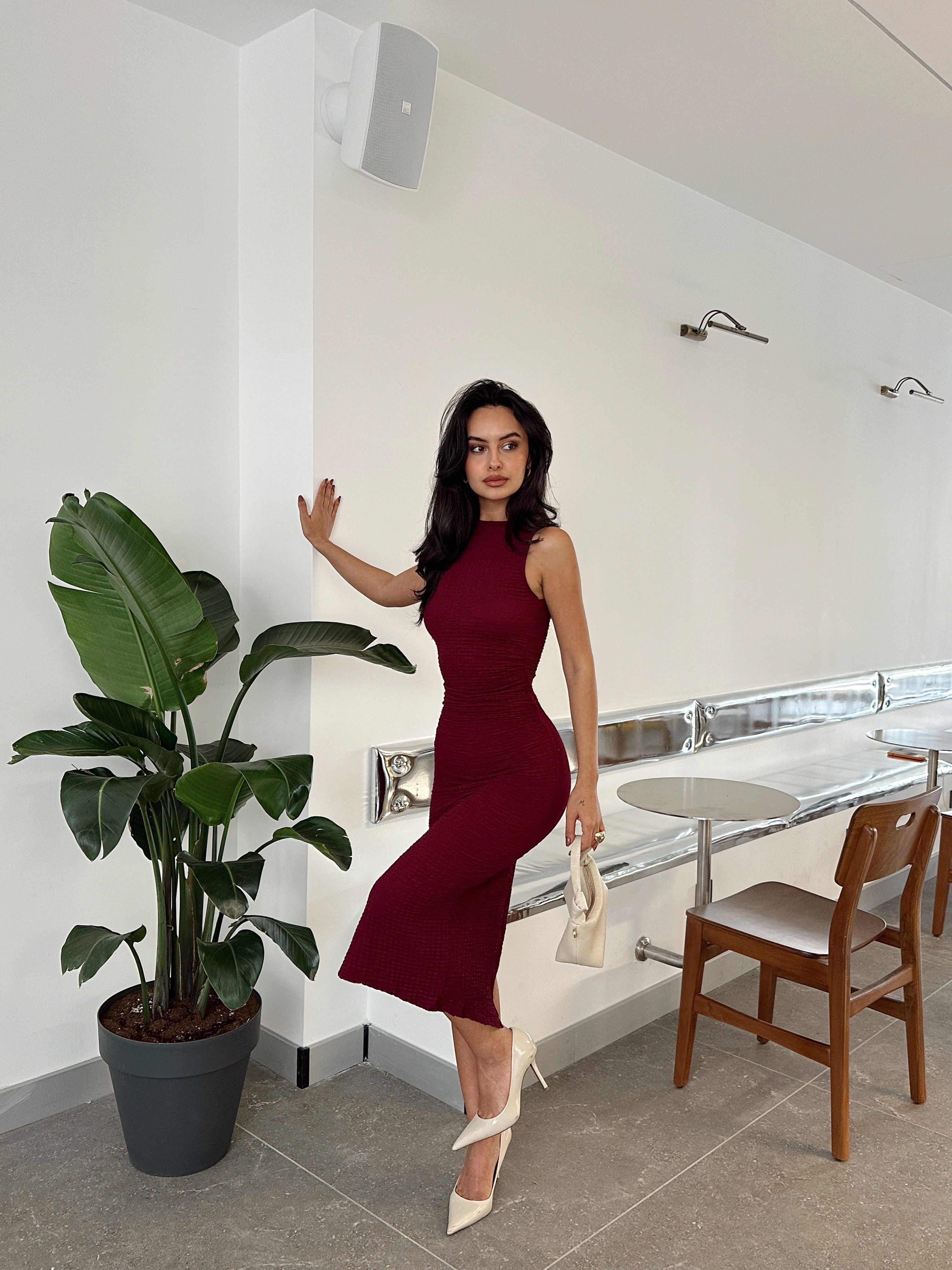 Arkası Yırtmaçlı Gofre Elbise - Bordo