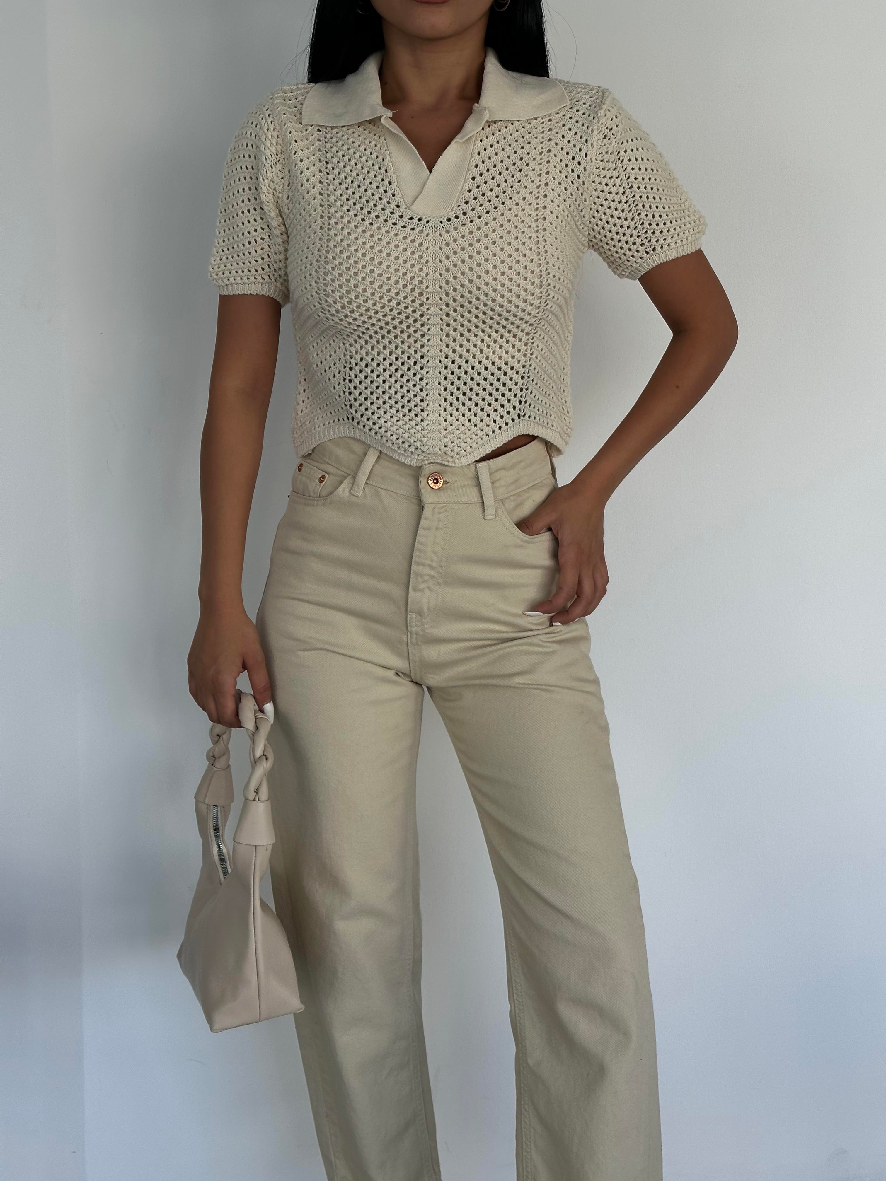 Asimetrik Polo Yaka Delikli Crop Ekru