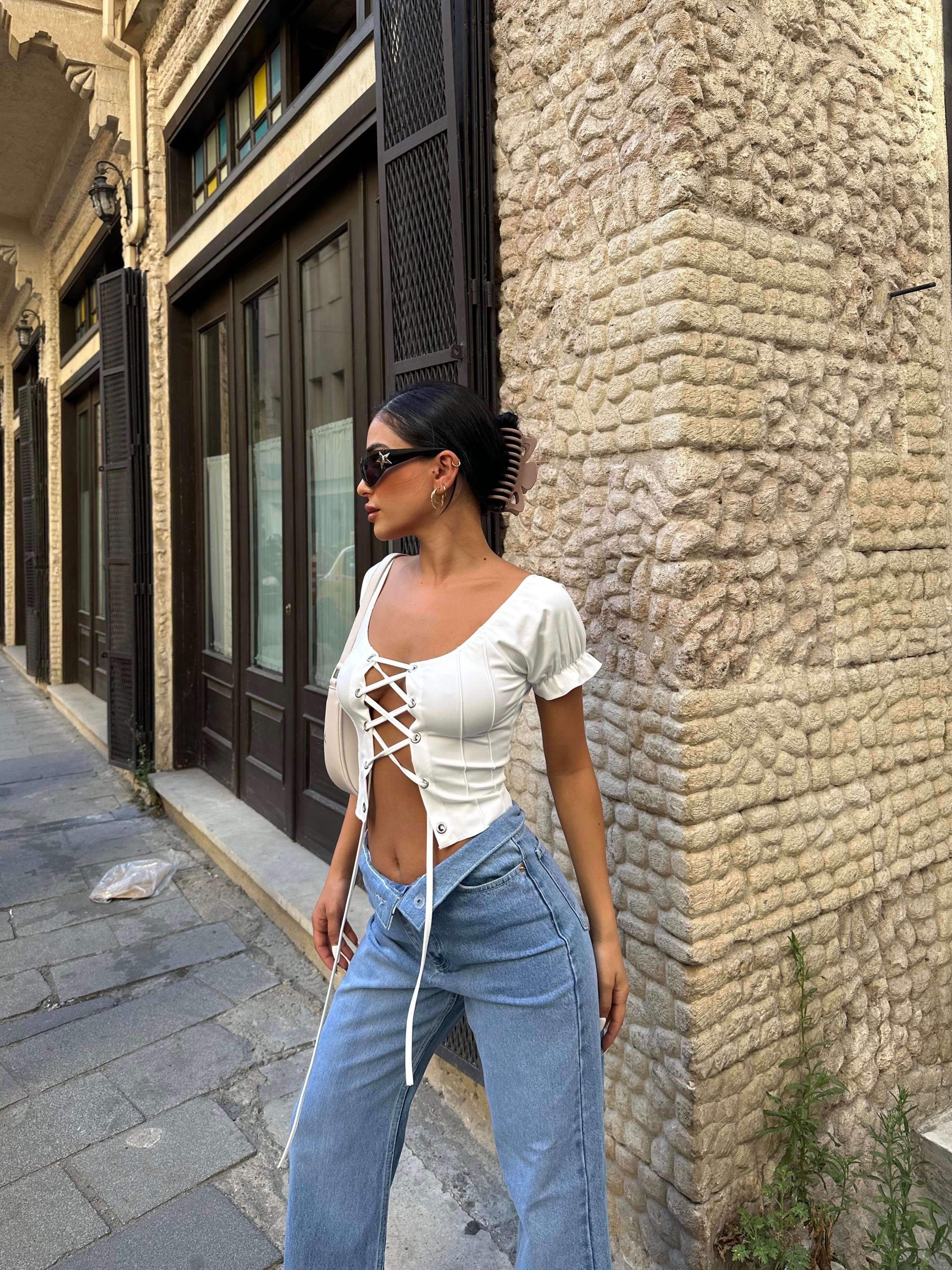 Önü Bağcıklı Tarz Crop Beyaz
