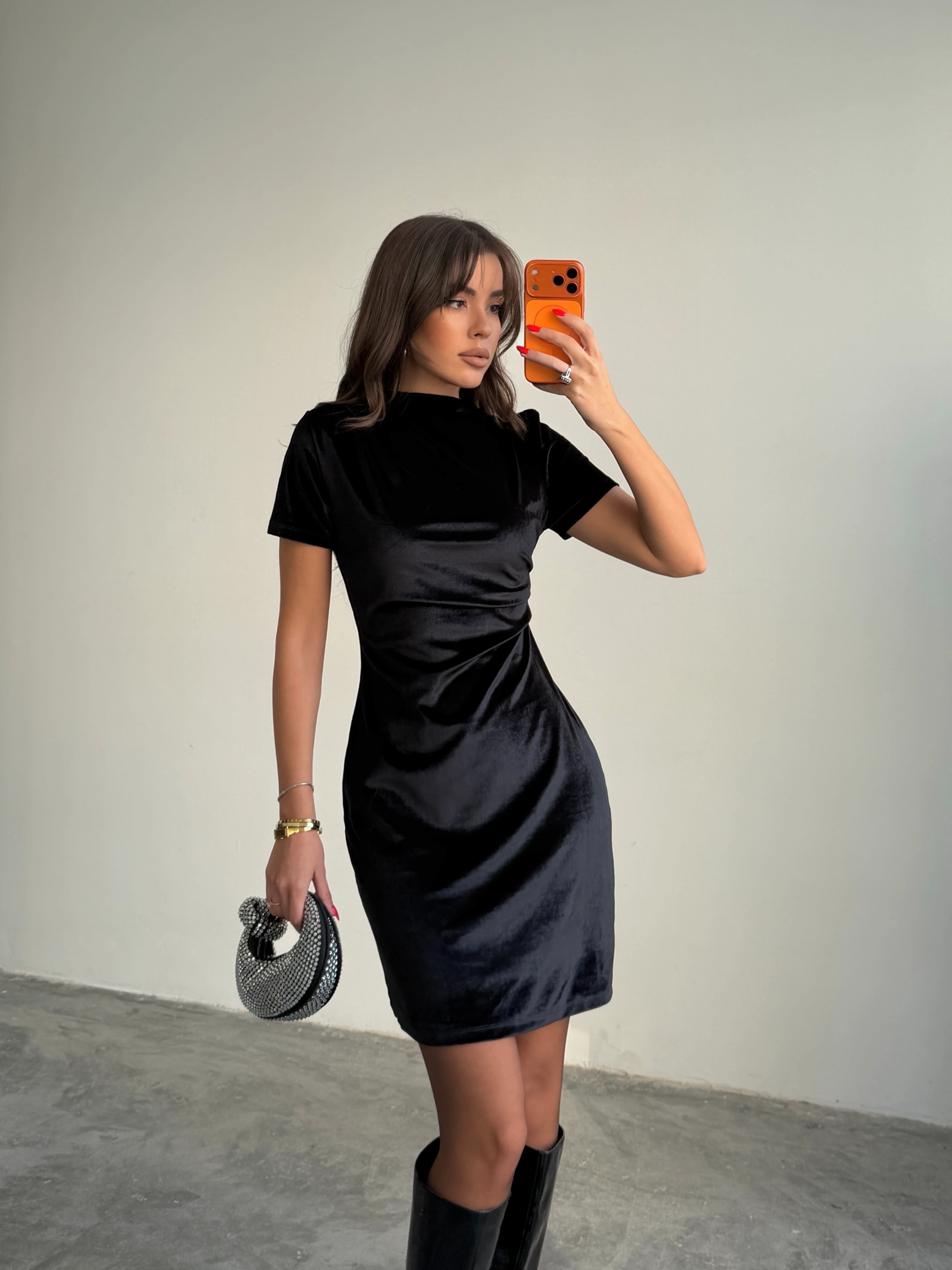 Kısa Kollu Kadife Elbise