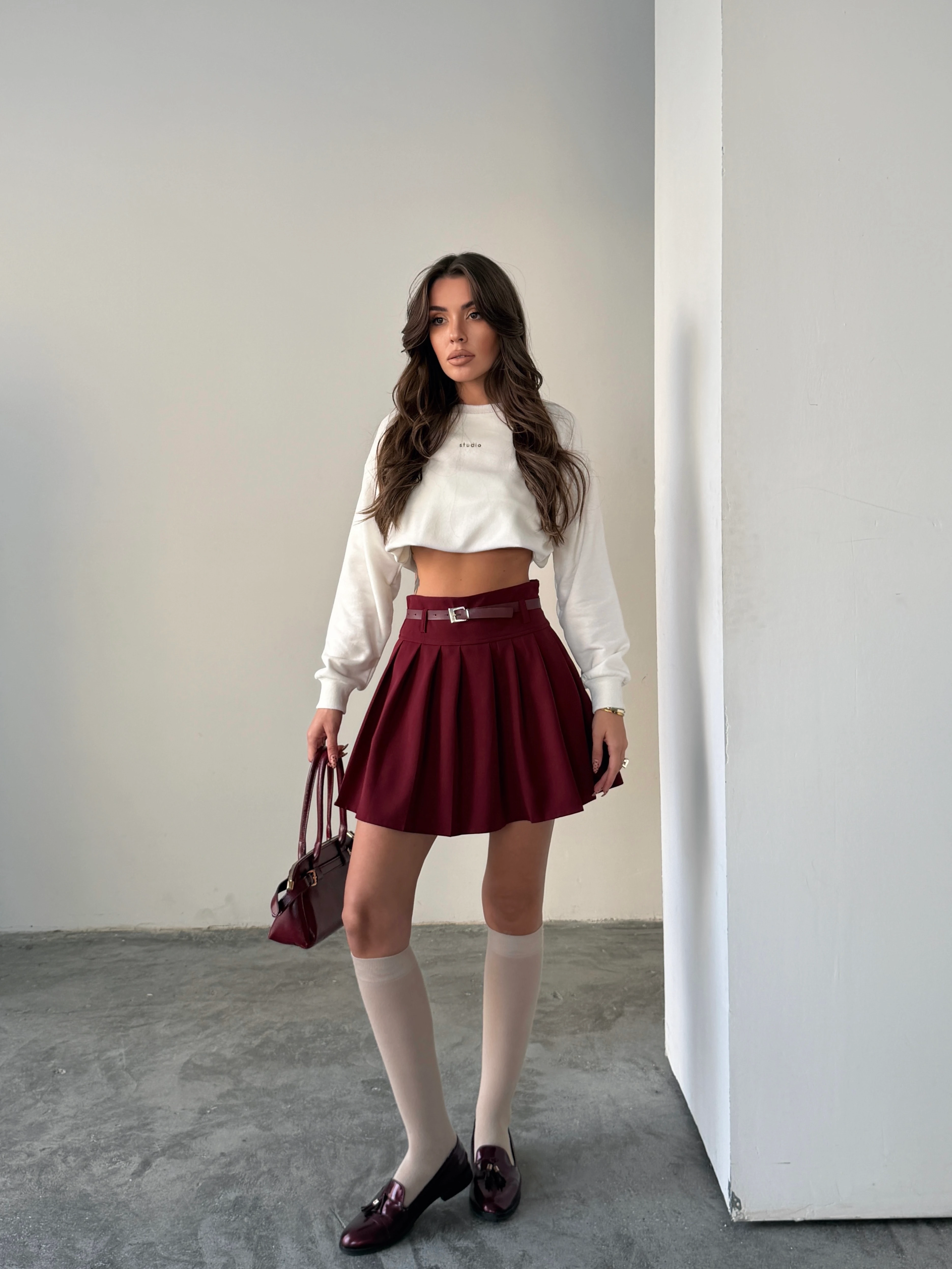 Kemerli Pileli Mini Etek - Bordo