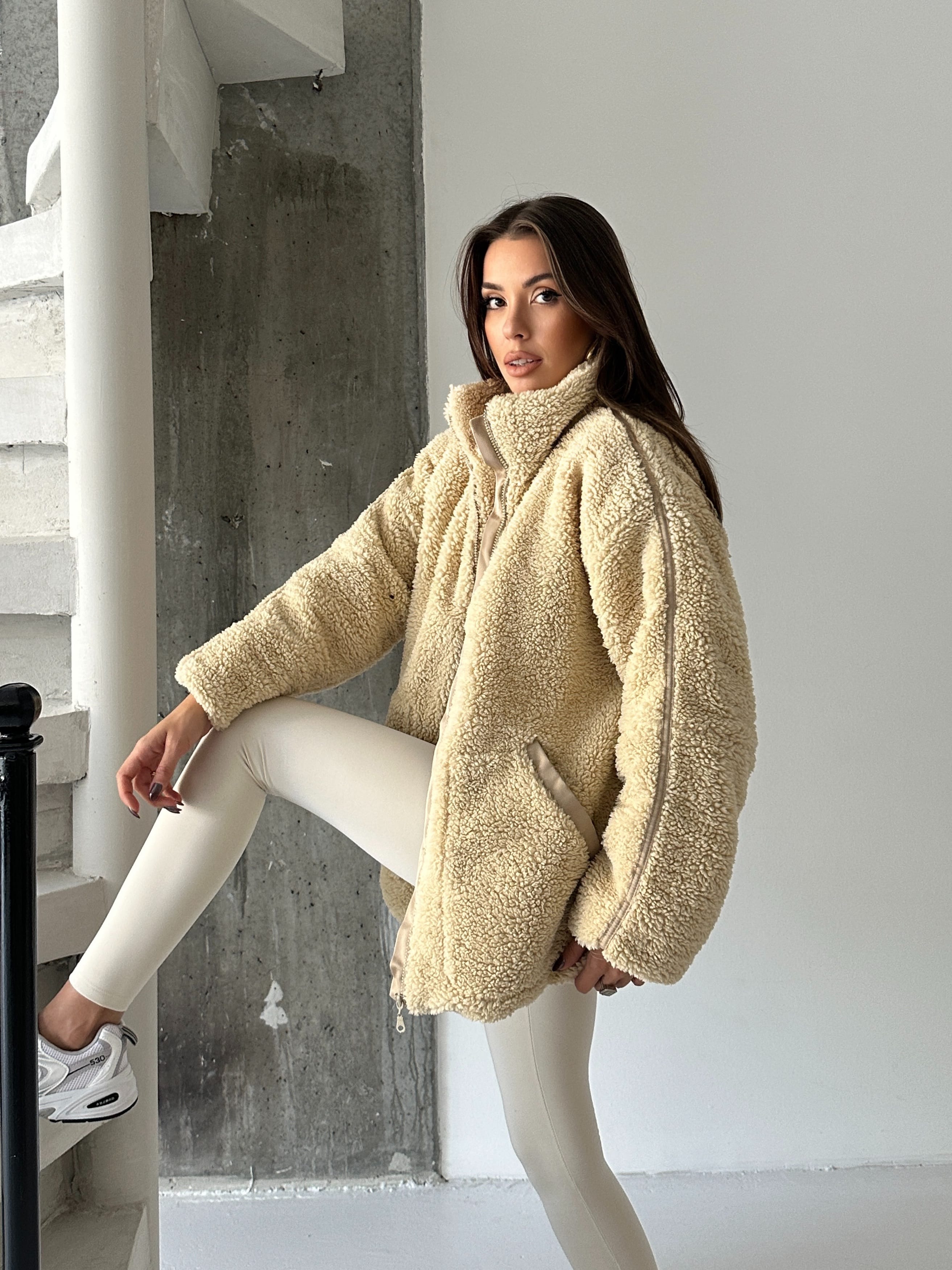 İç Astarlı Oversize Peluş Mont 