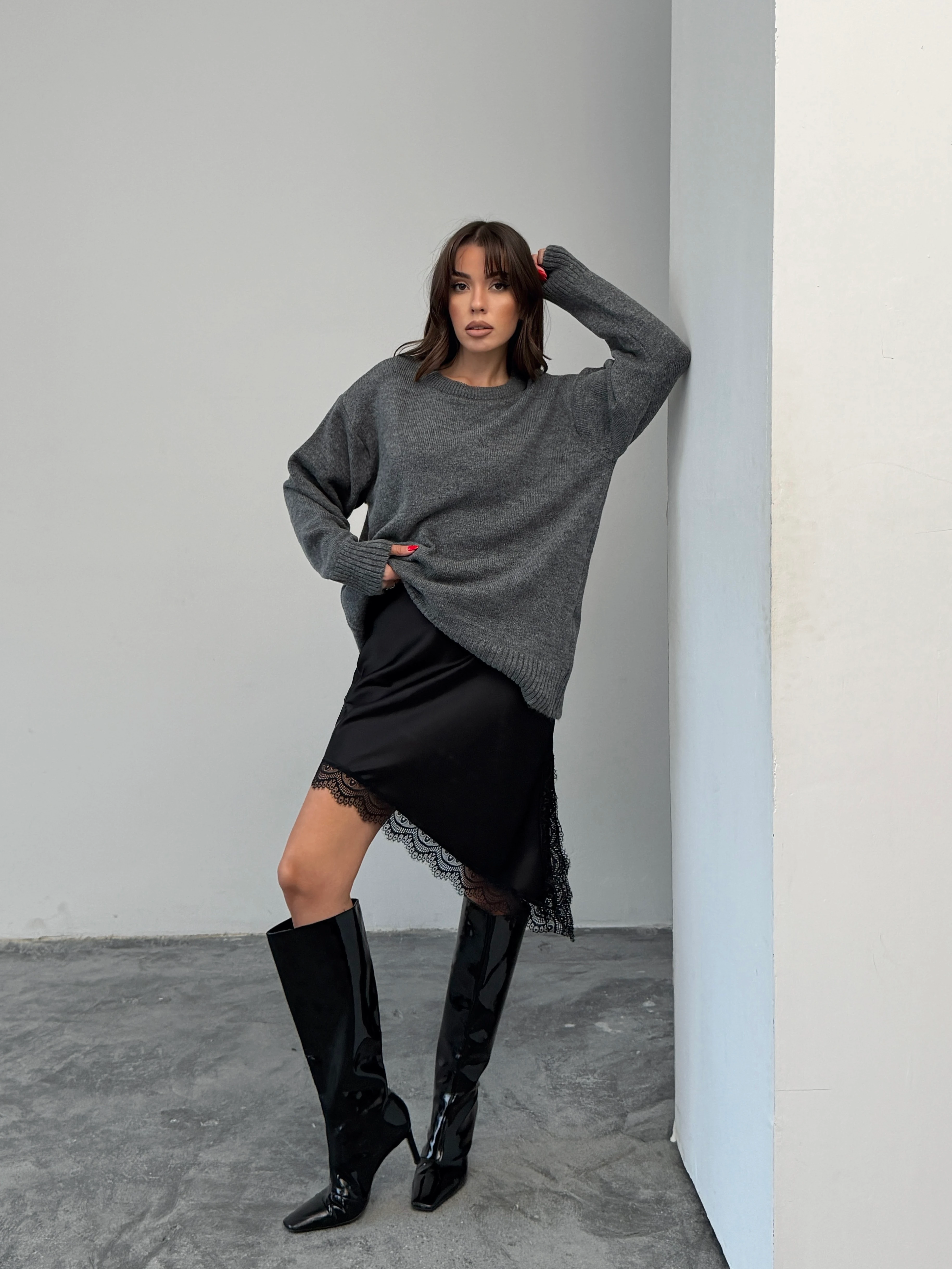 Asimetrik Detay Ucu Dantelli Etek - Siyah