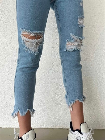 Yırtık Detay Paça Püskül Mom Jean Açık Mavi