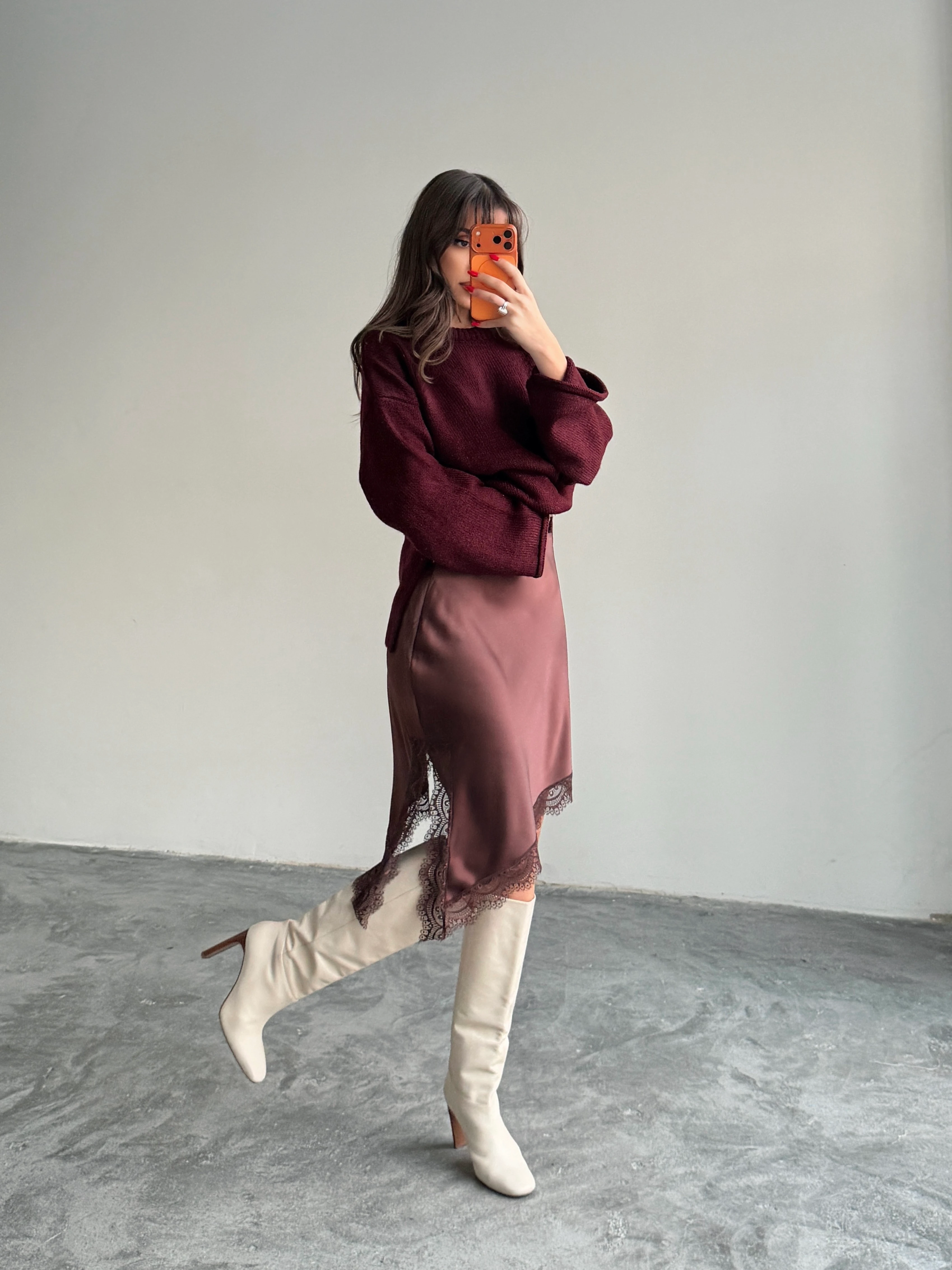 Asimetrik Detay Ucu Dantelli Etek