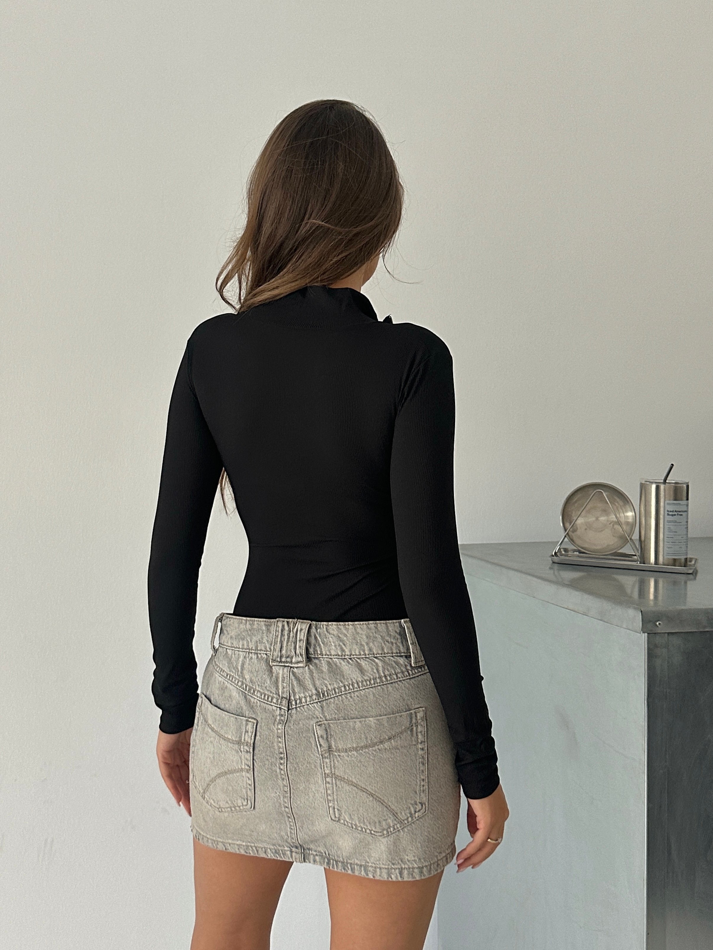 Dik Yaka Fermuarlı Bodysuit - Siyah