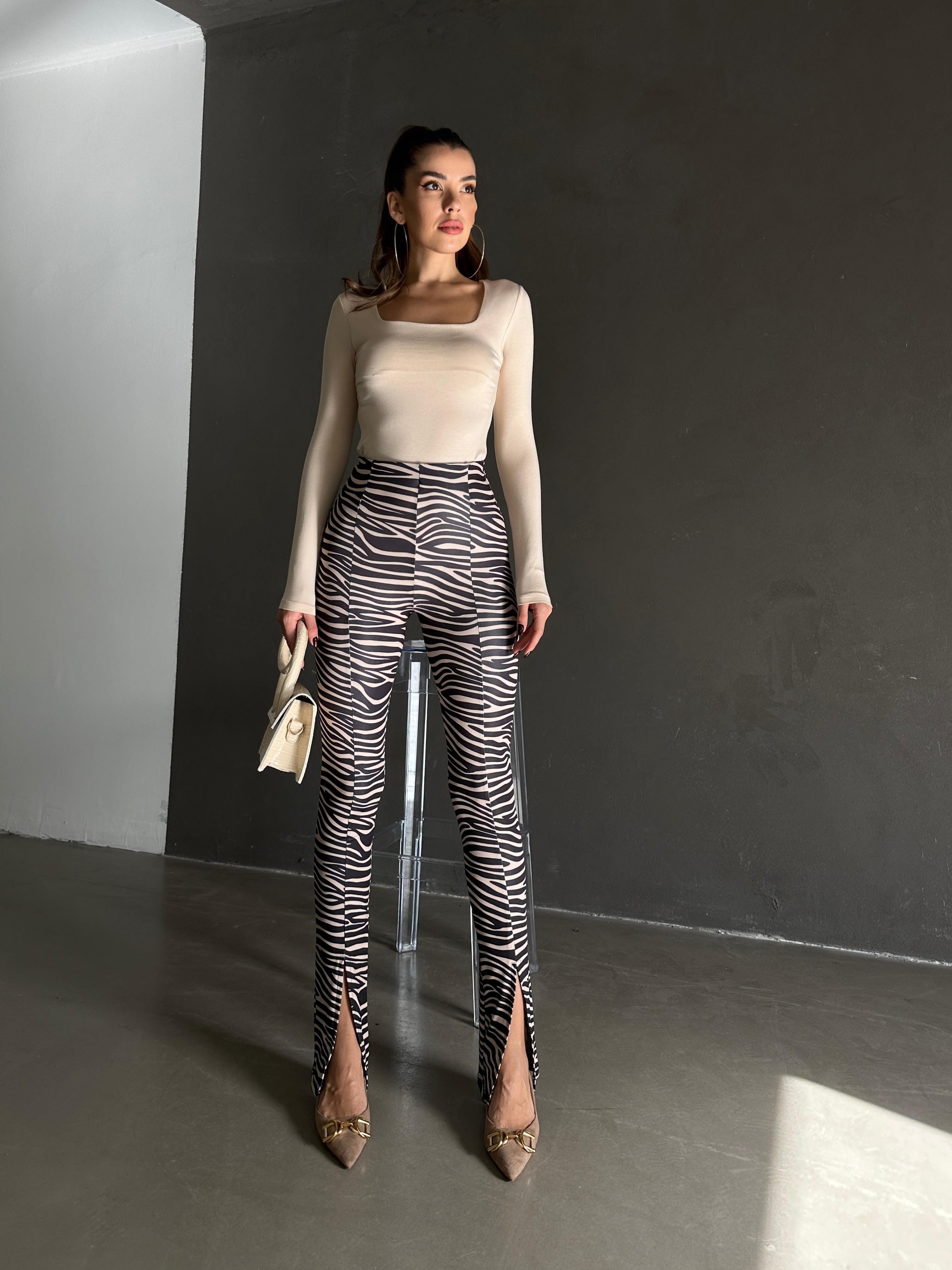 Paça Yırtmaç Detay Desenli Tayt Zebra