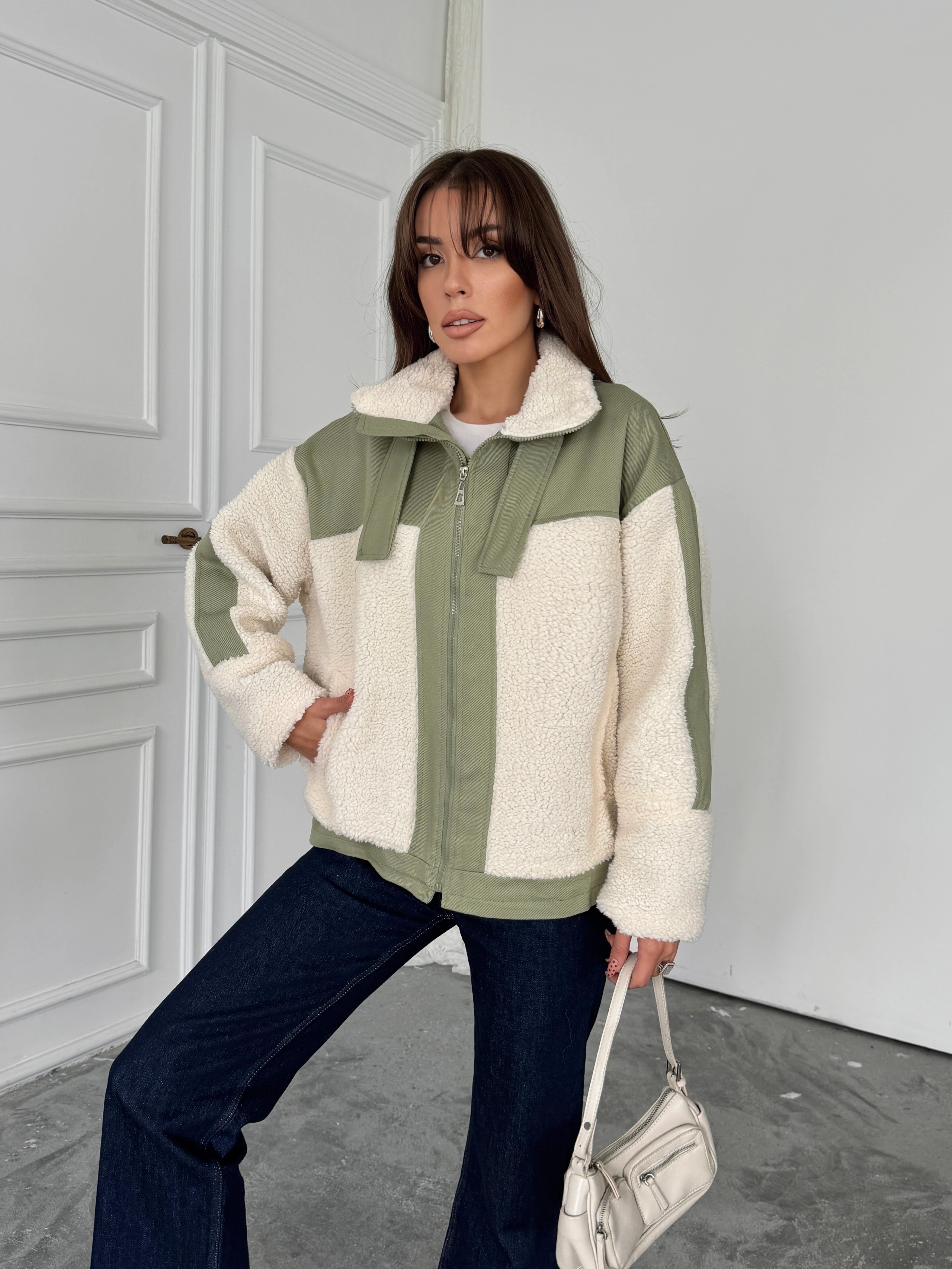 Boynu Kemer Detay Peluş Mont