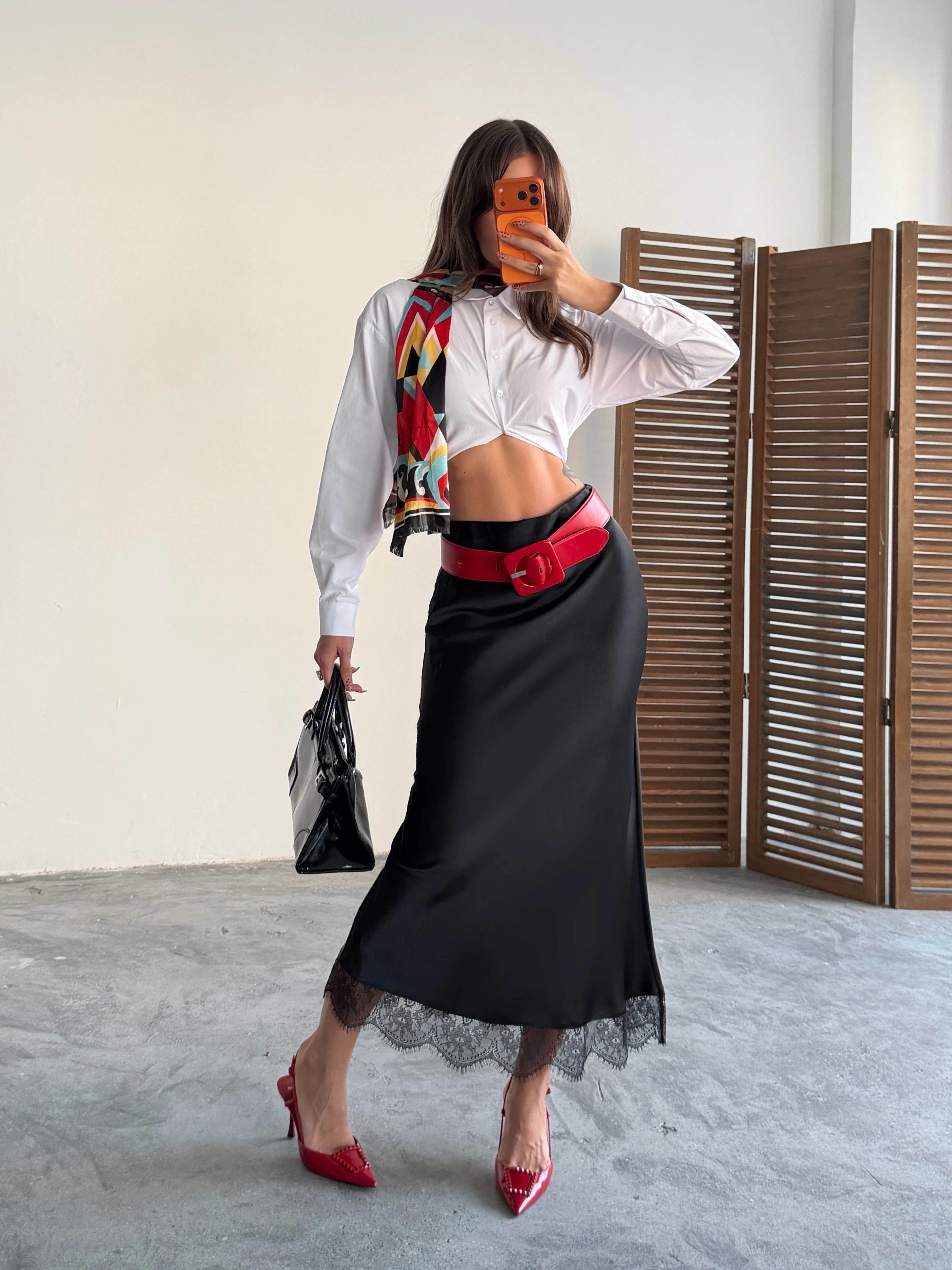 Altı Dantelli Saten Etek