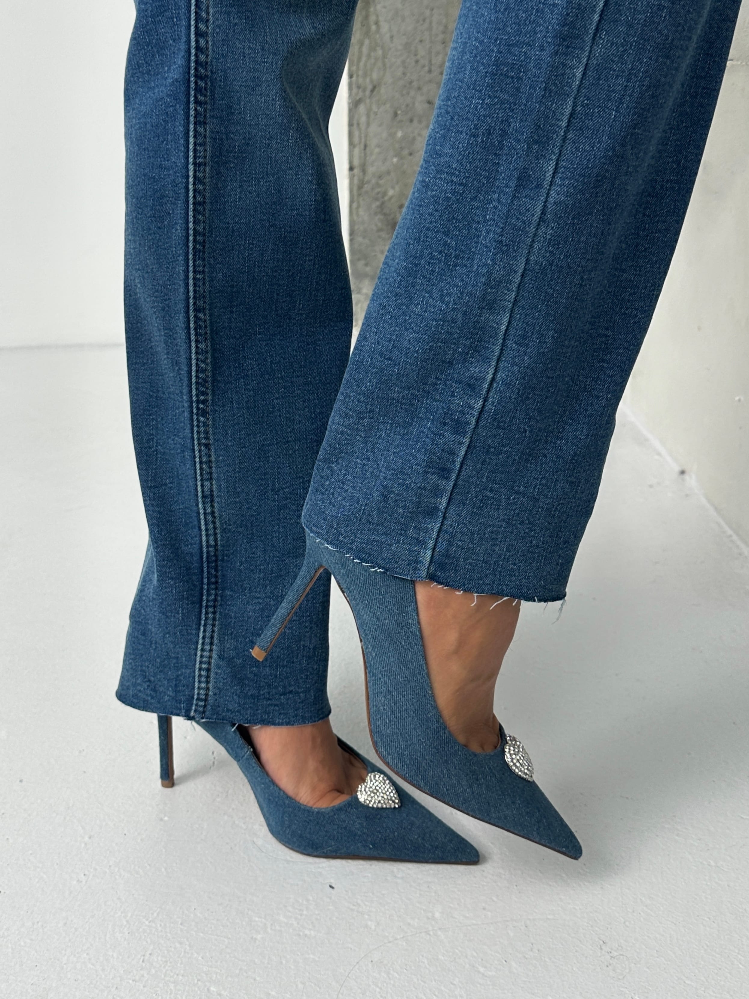 Paça Kesik Likralı Straight Jean